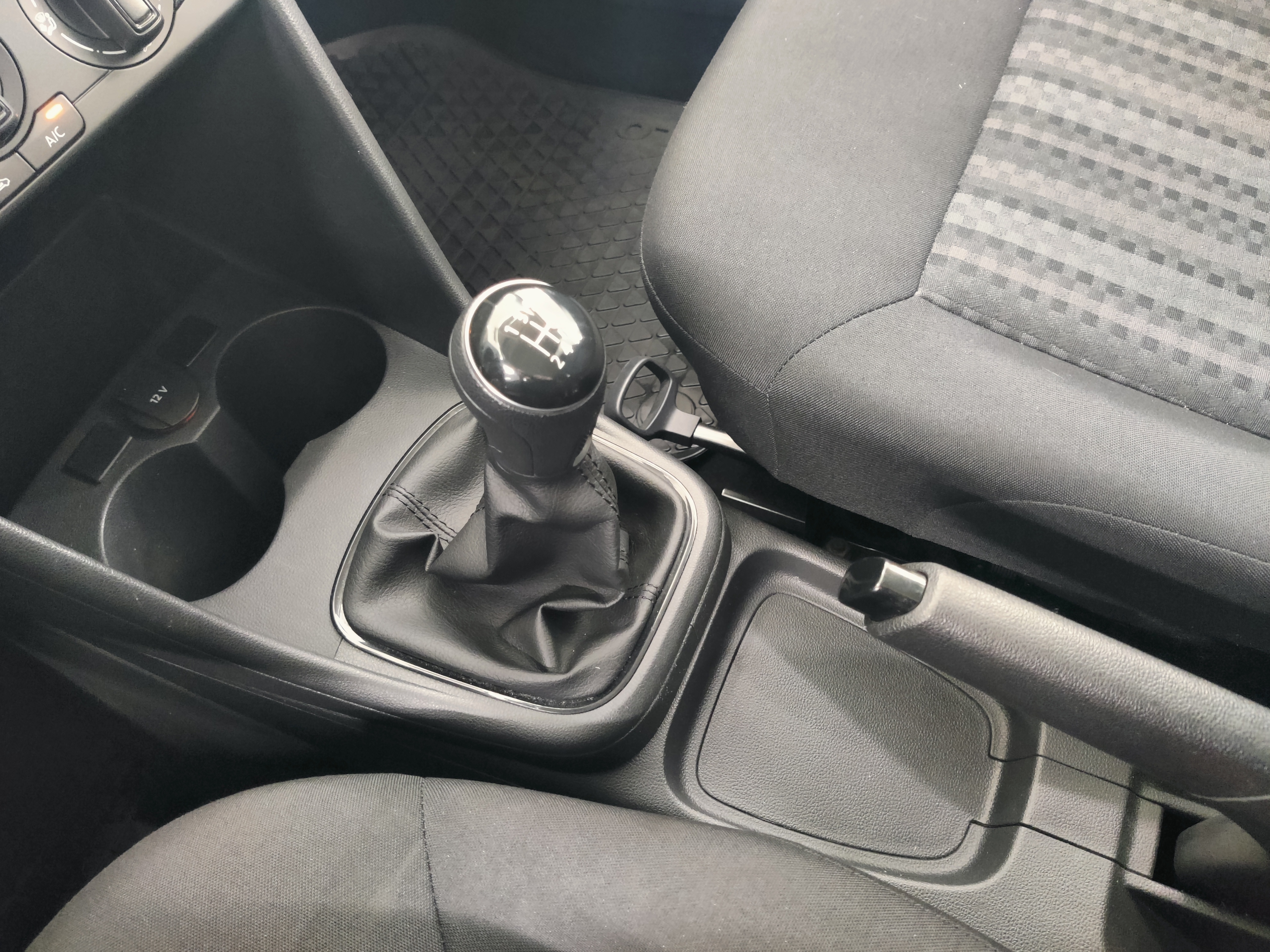 Volkswagen POLO TRENDLINE 1,0 55 KW (75 HV)