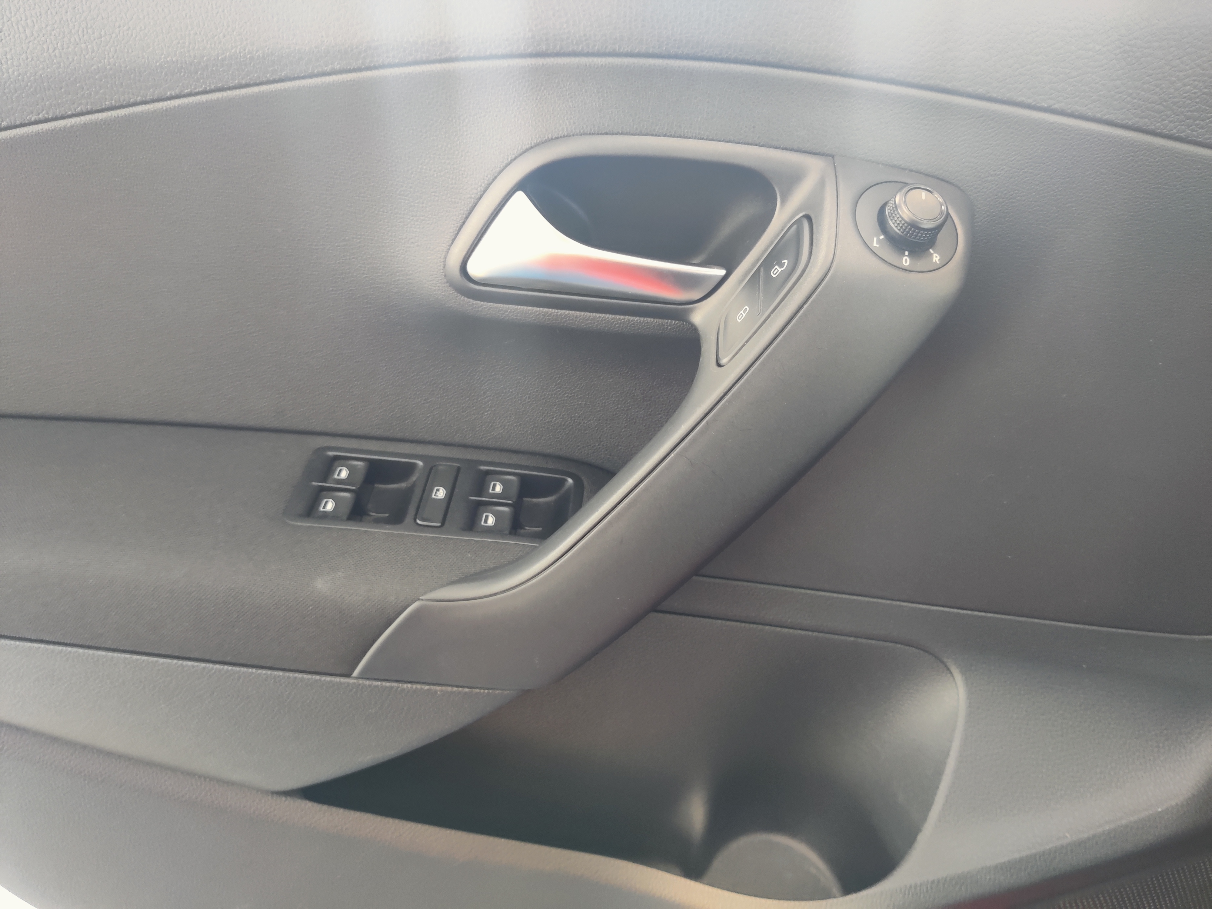 Volkswagen POLO TRENDLINE 1,0 55 KW (75 HV)