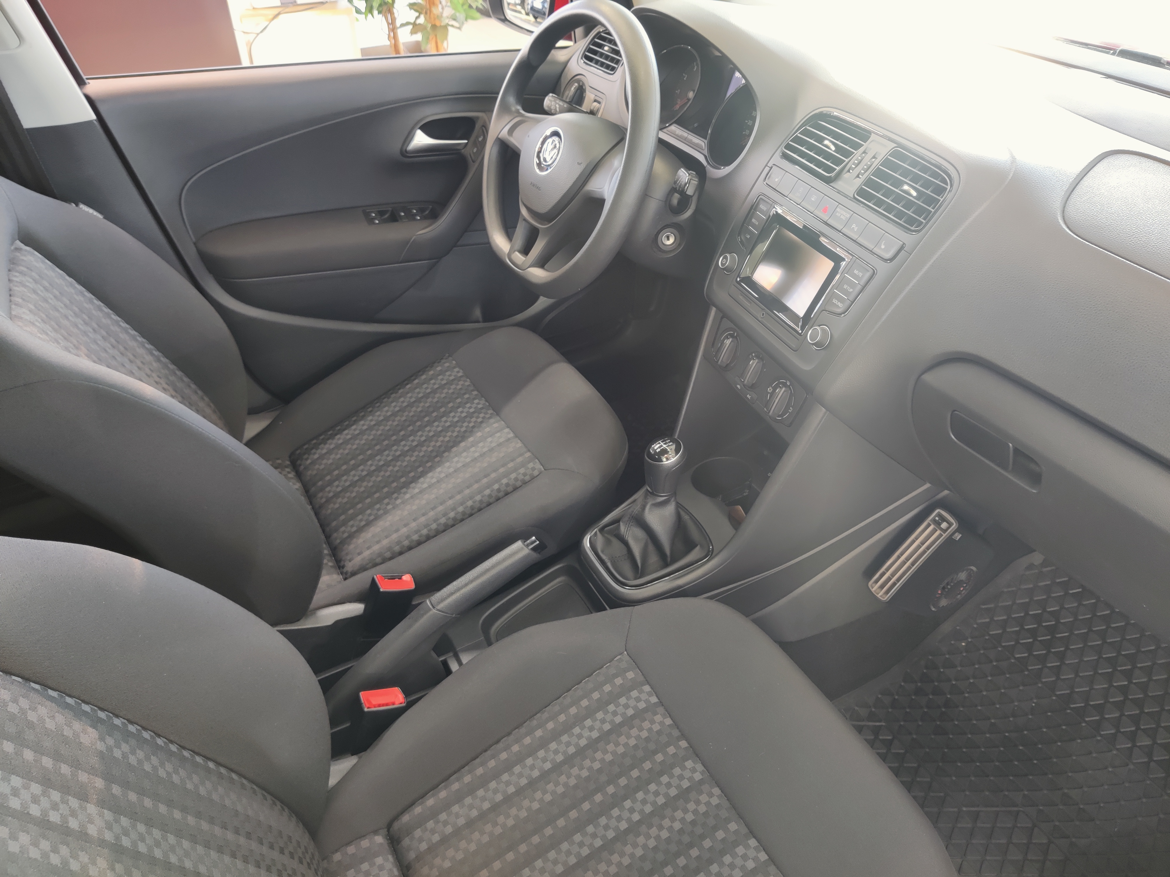 Volkswagen POLO TRENDLINE 1,0 55 KW (75 HV)