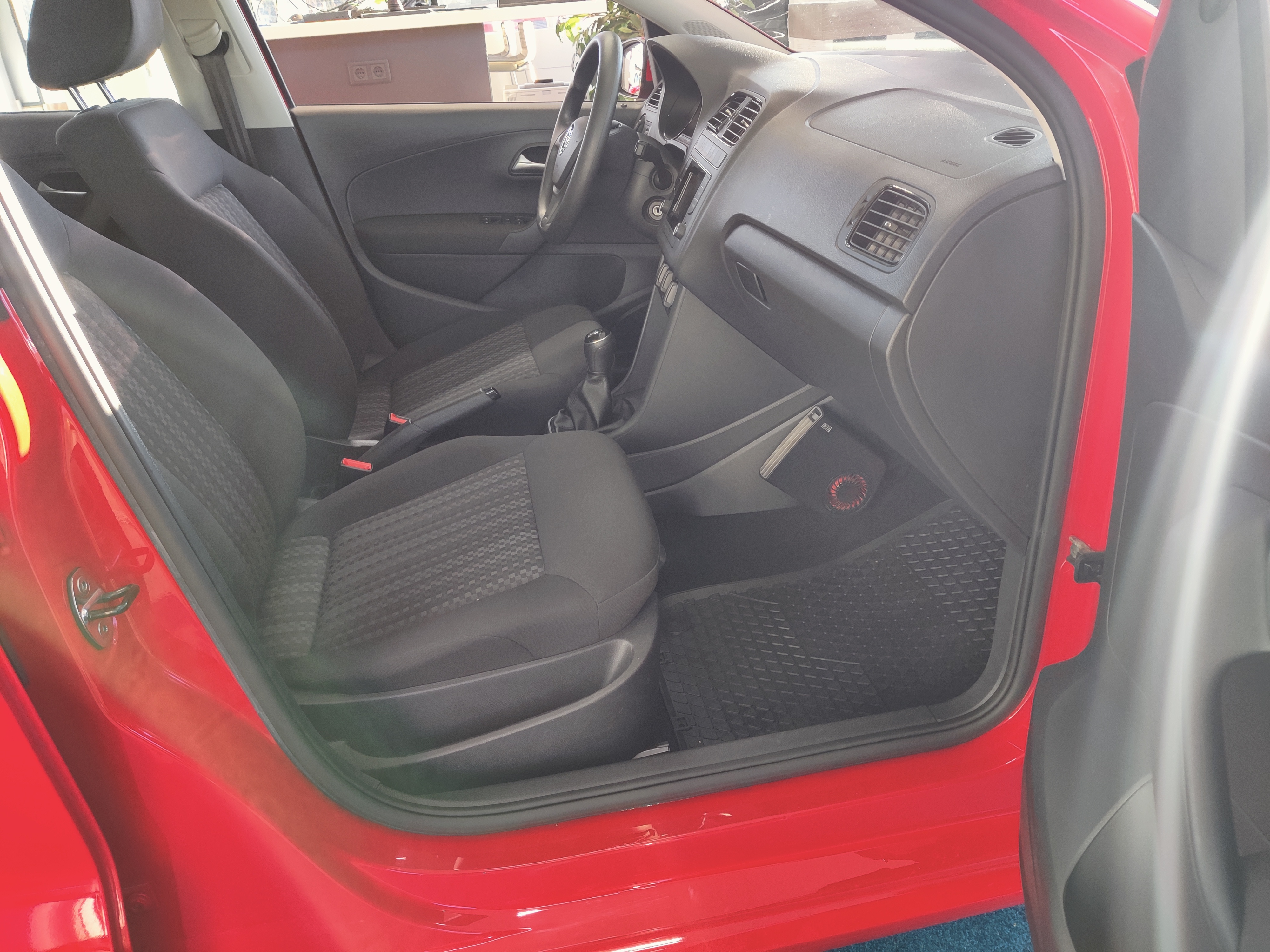 Volkswagen POLO TRENDLINE 1,0 55 KW (75 HV)