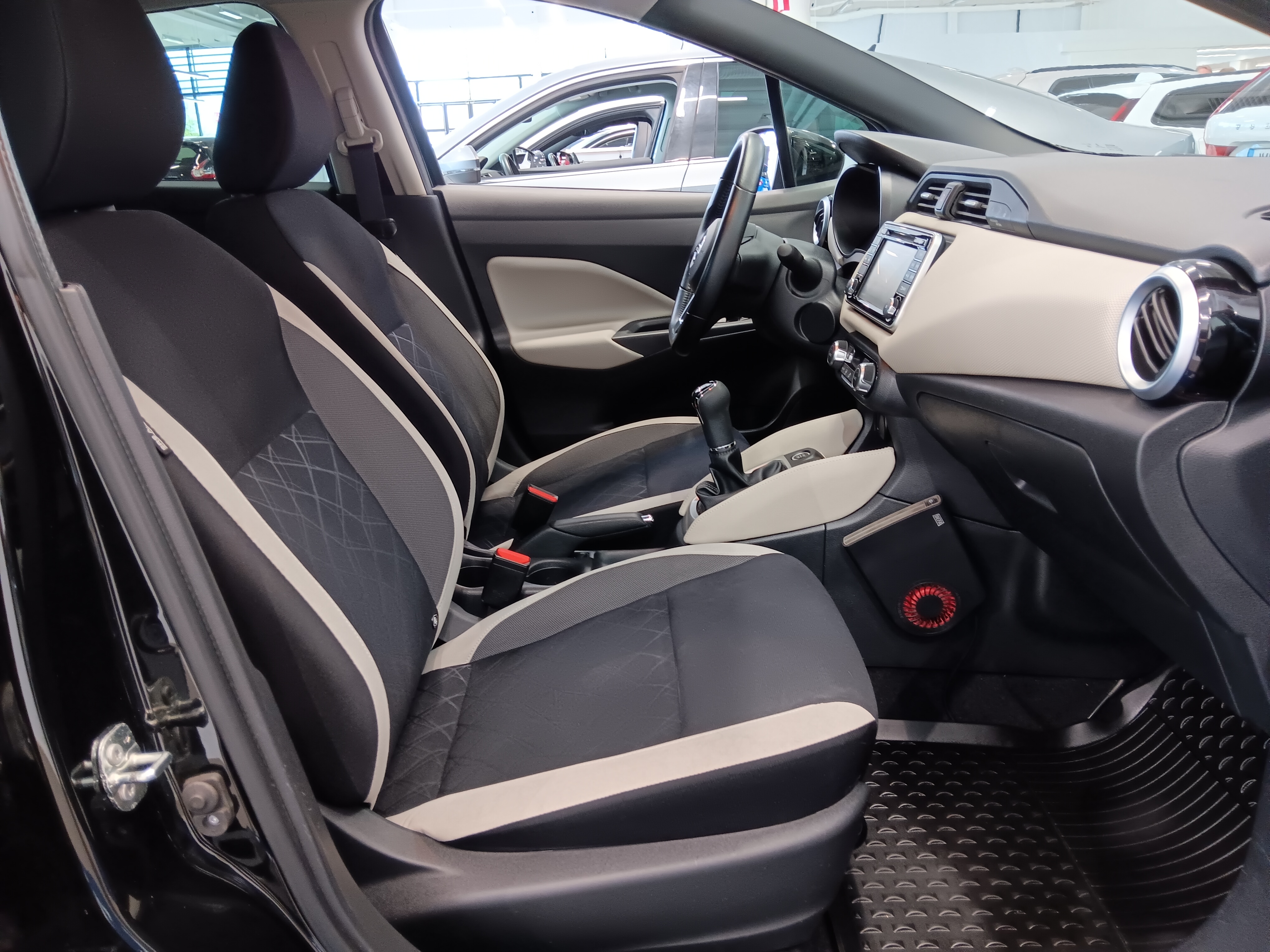 Nissan Micra IG-T 90 S/S N-Connecta 5M/T 2017, kuva 7/17