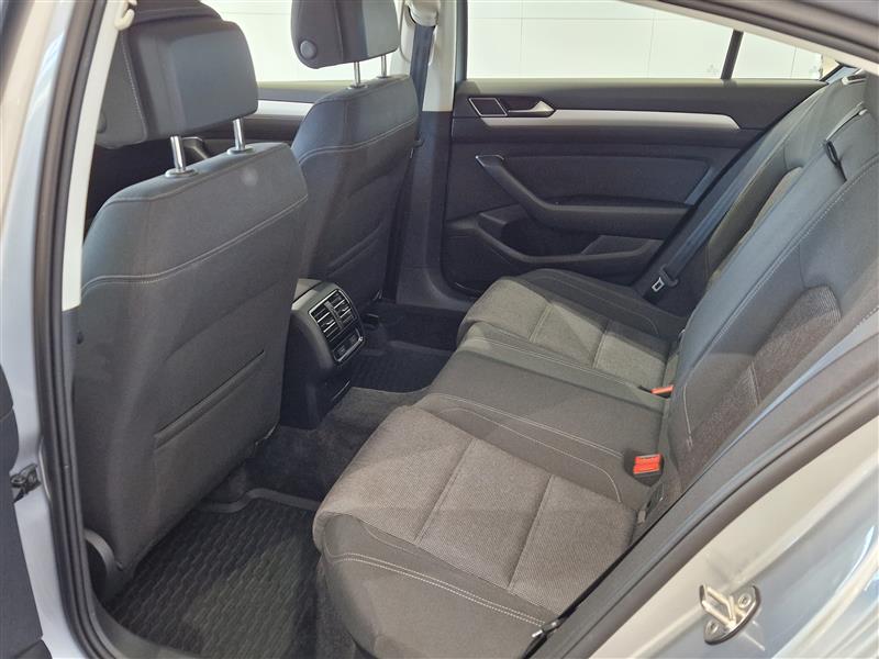 Volkswagen PASSAT SEDAN COMFORTLINE 1.4 TSI 92 KW (125 HV) DSG-AUTOM