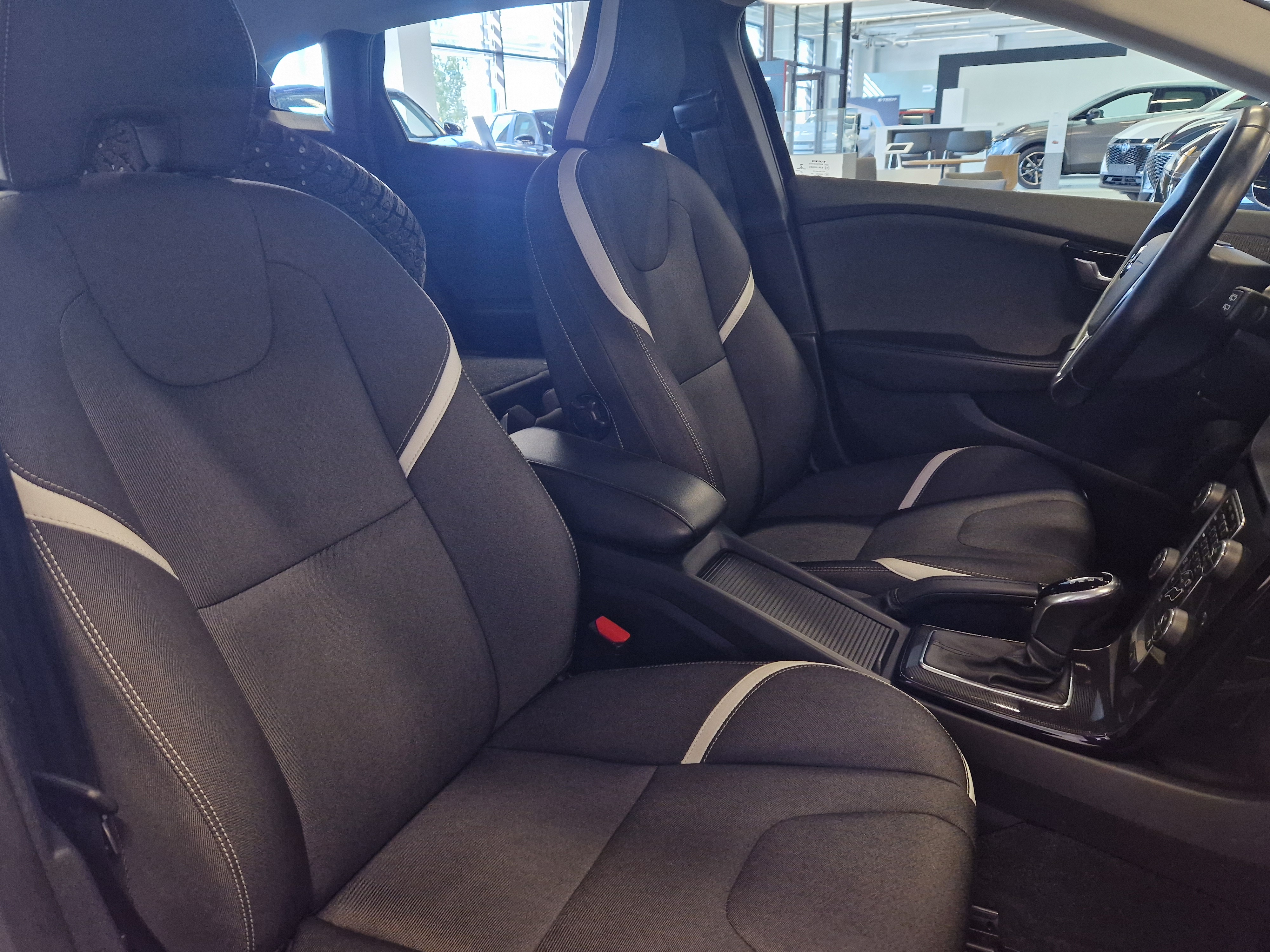 Volvo V40 D2 BUSINESS DYNAMIC EDITION AUT TAKUU 12KK/20TKM