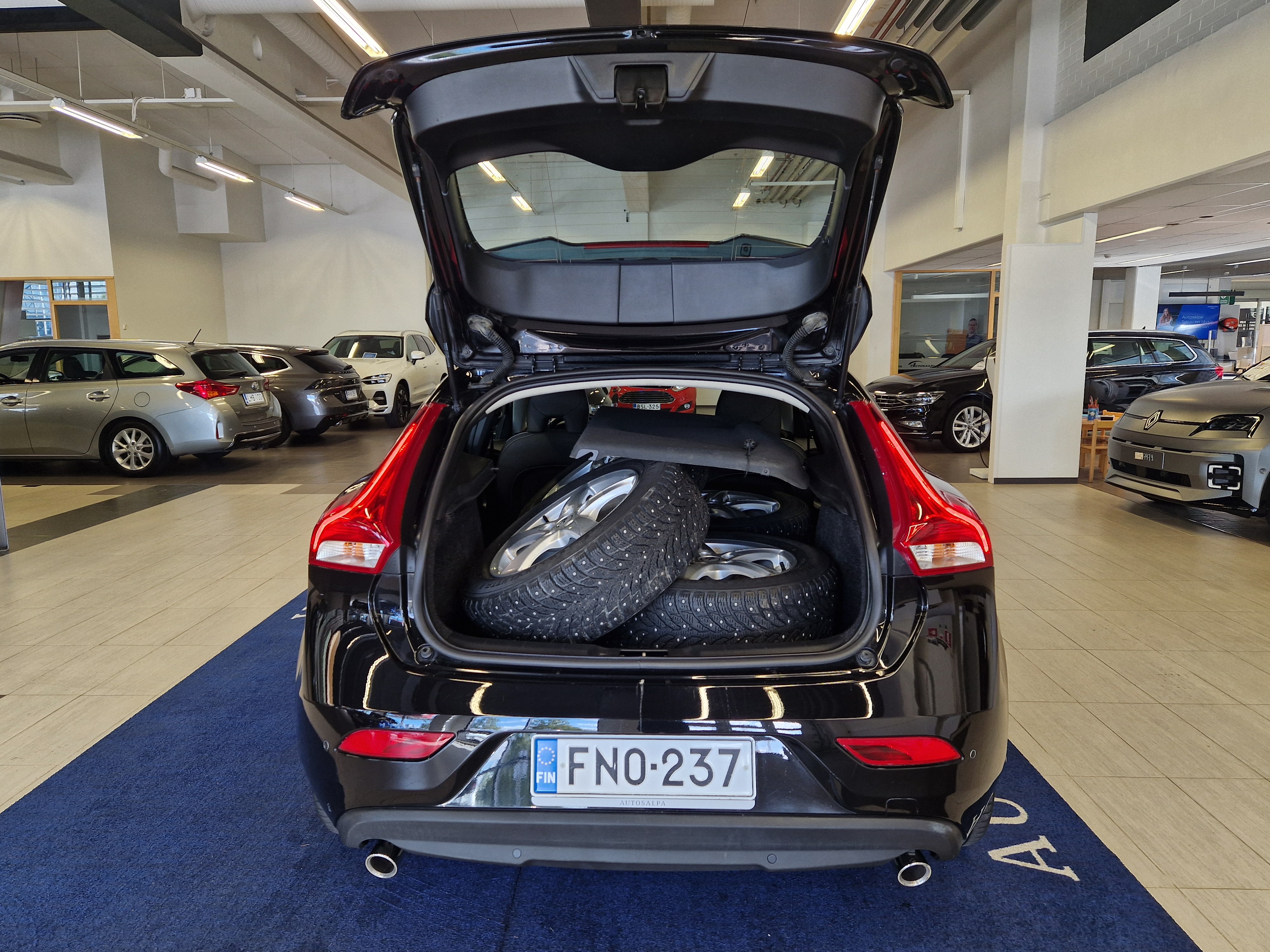 Volvo V40 D2 BUSINESS DYNAMIC EDITION AUT TAKUU 12KK/20TKM