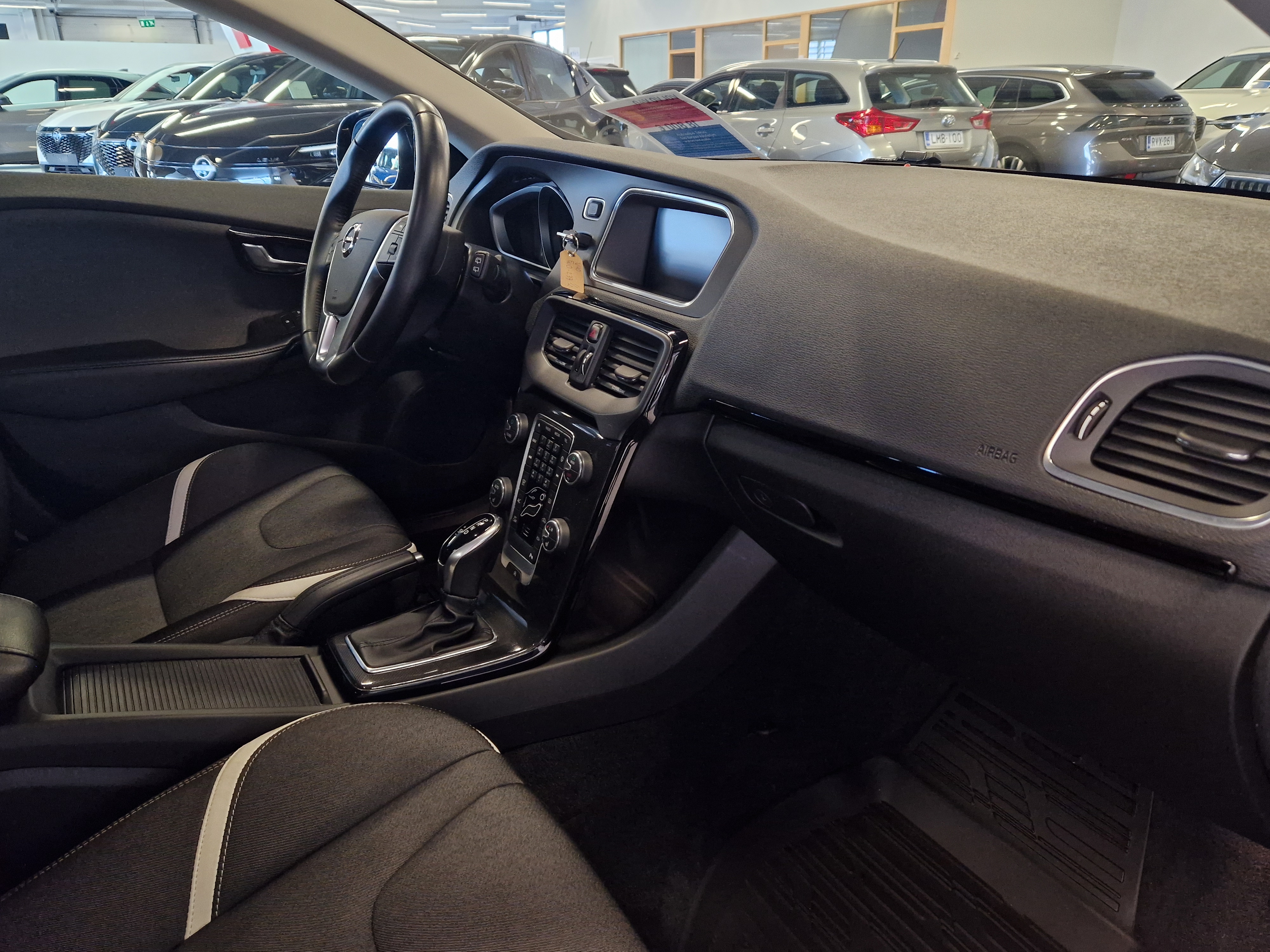 Volvo V40 D2 BUSINESS DYNAMIC EDITION AUT TAKUU 12KK/20TKM