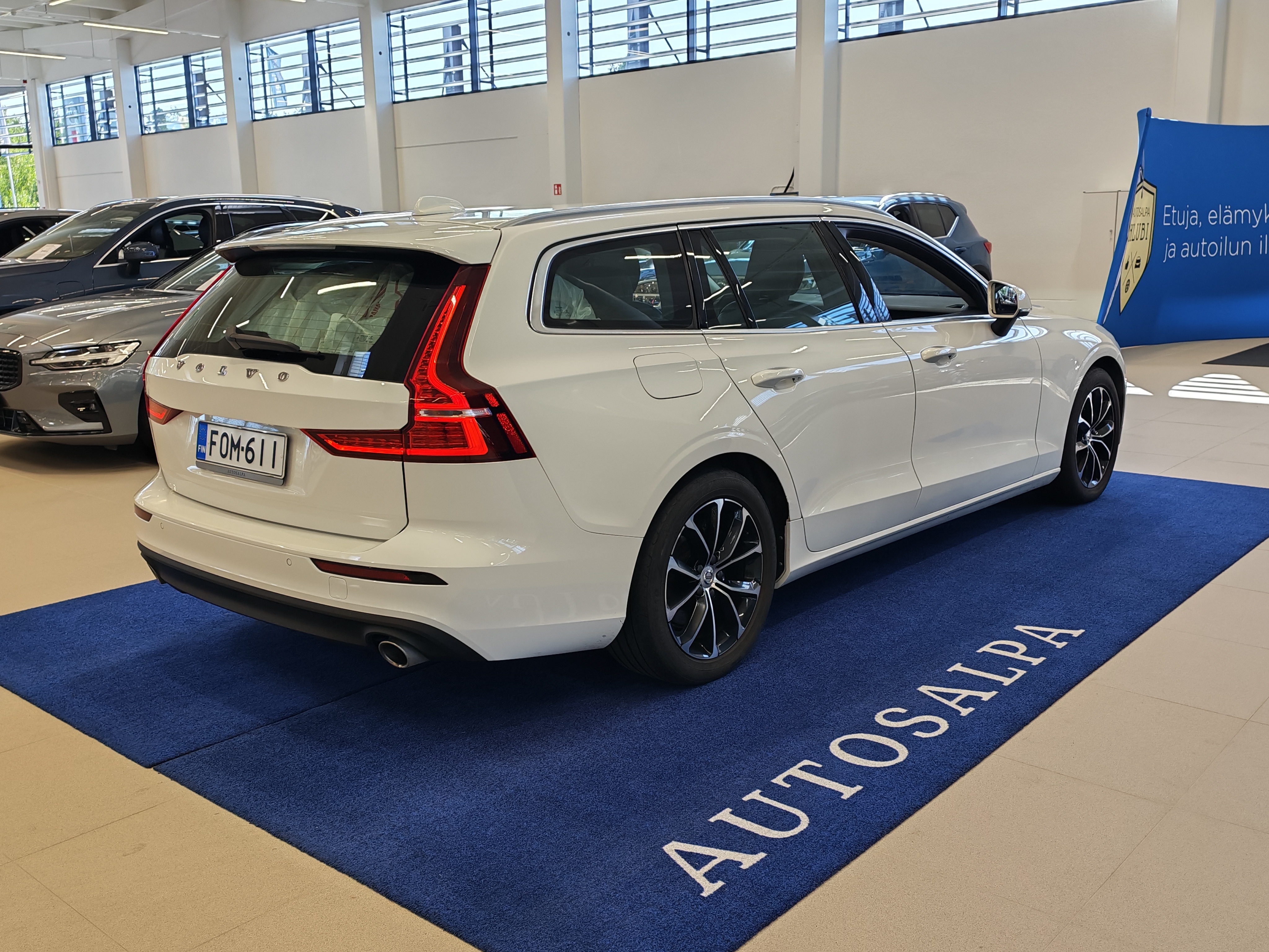 Volvo V60 D3 AWD Momentum aut 2020, kuva 3/19