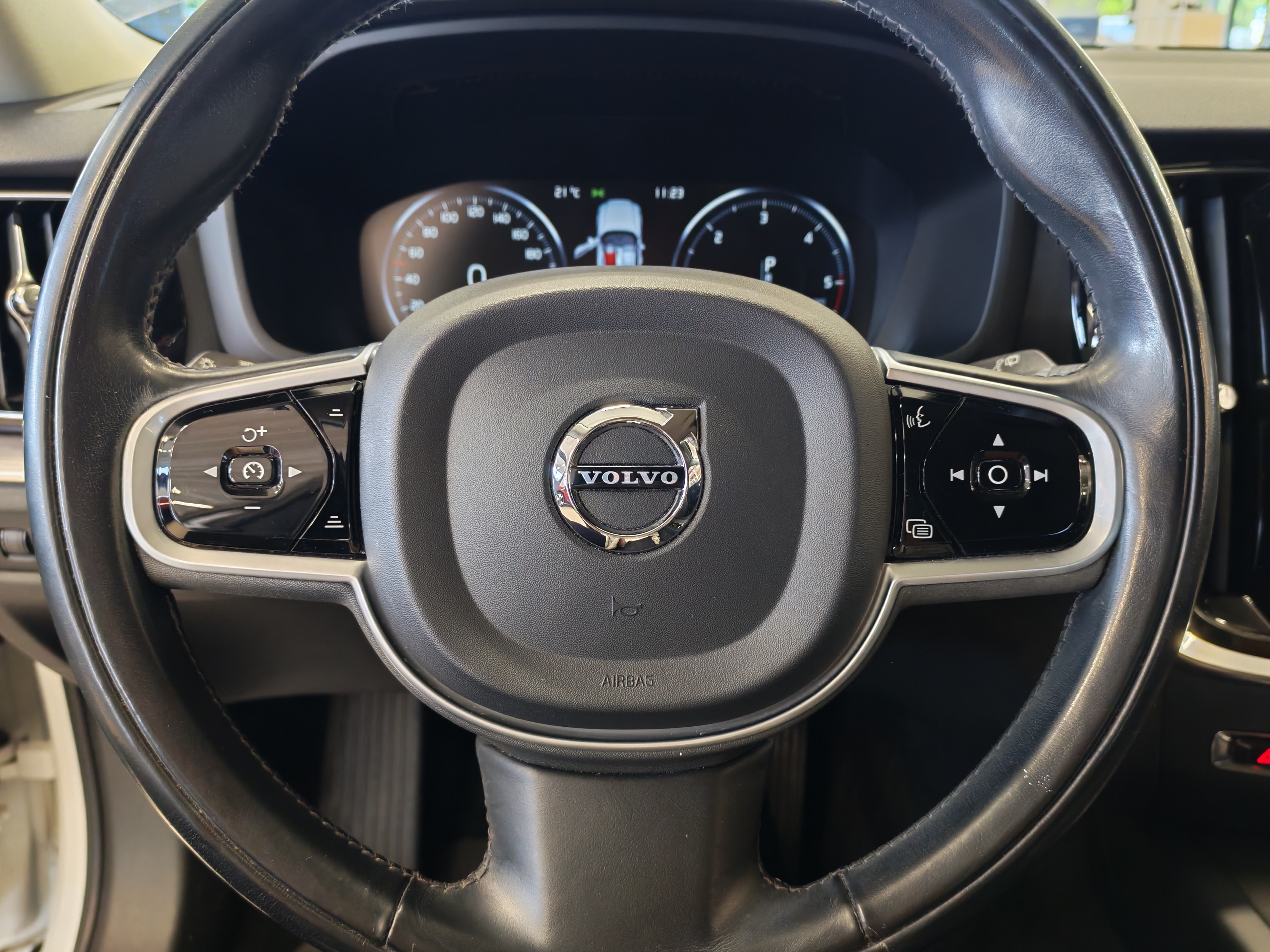 Volvo V60 D3 AWD Momentum aut 2020, kuva 6/19