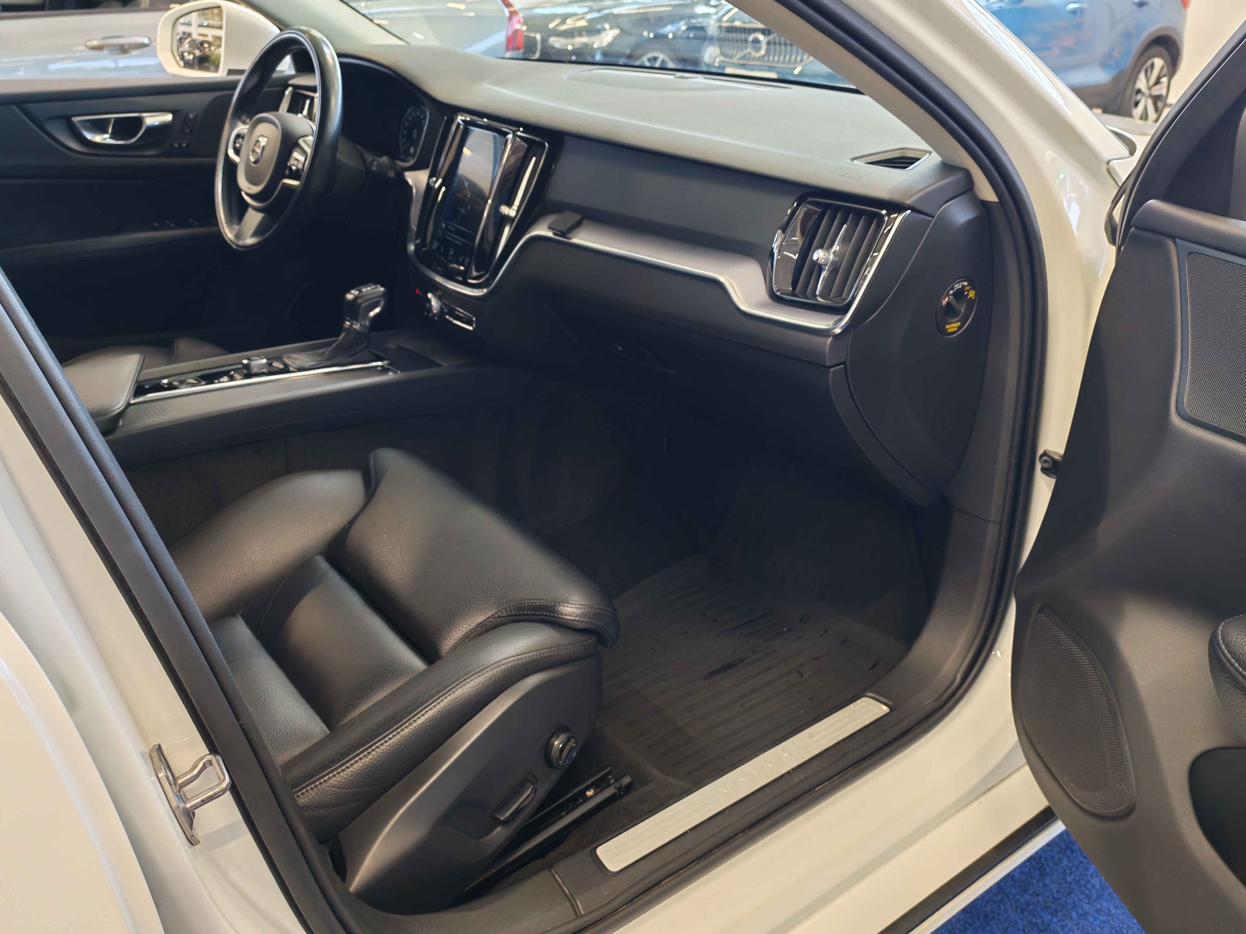 Volvo V60 D3 AWD MOMENTUM AUT