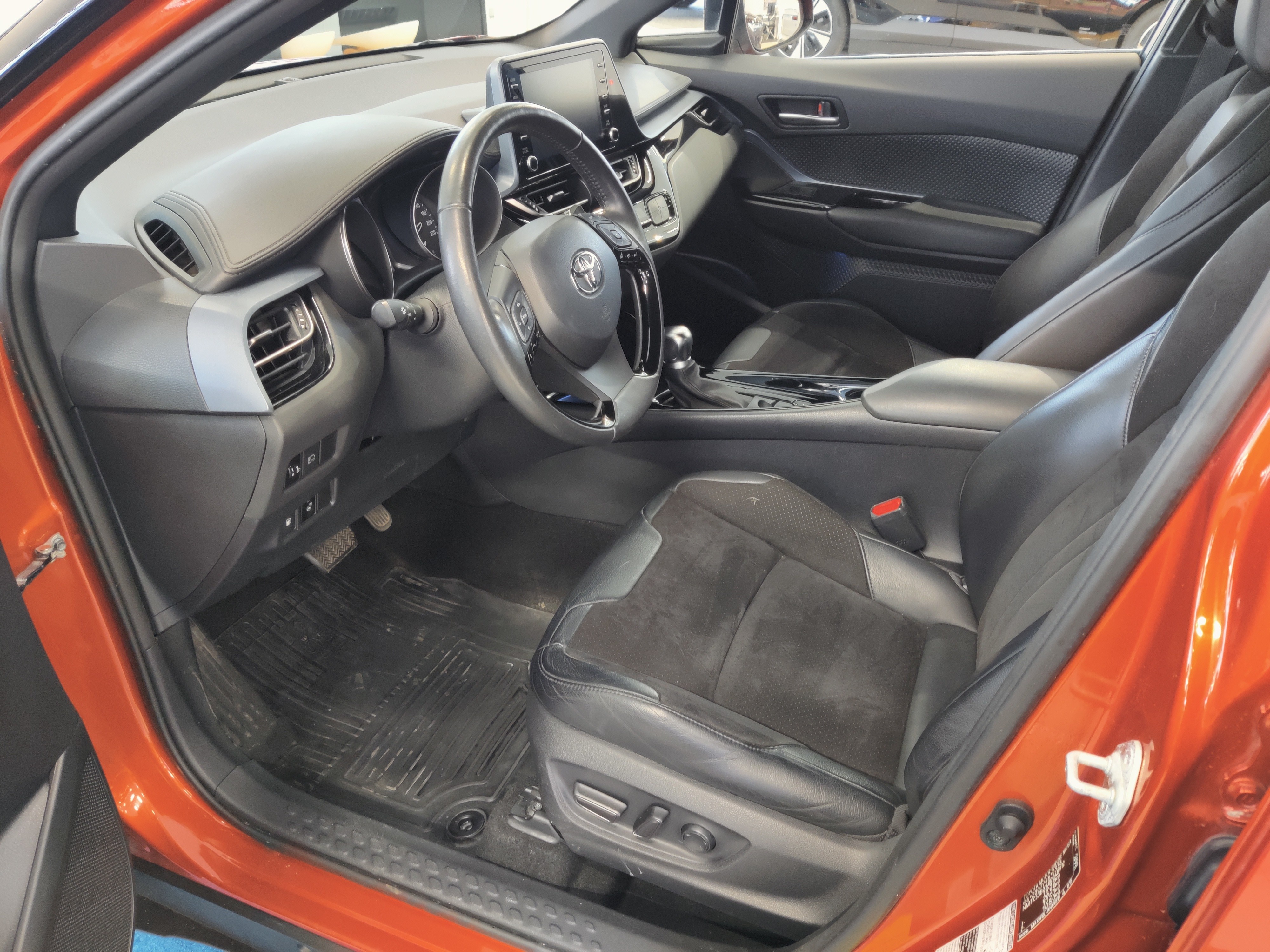 Toyota C-HR 2,0 HYBRID INTENSE