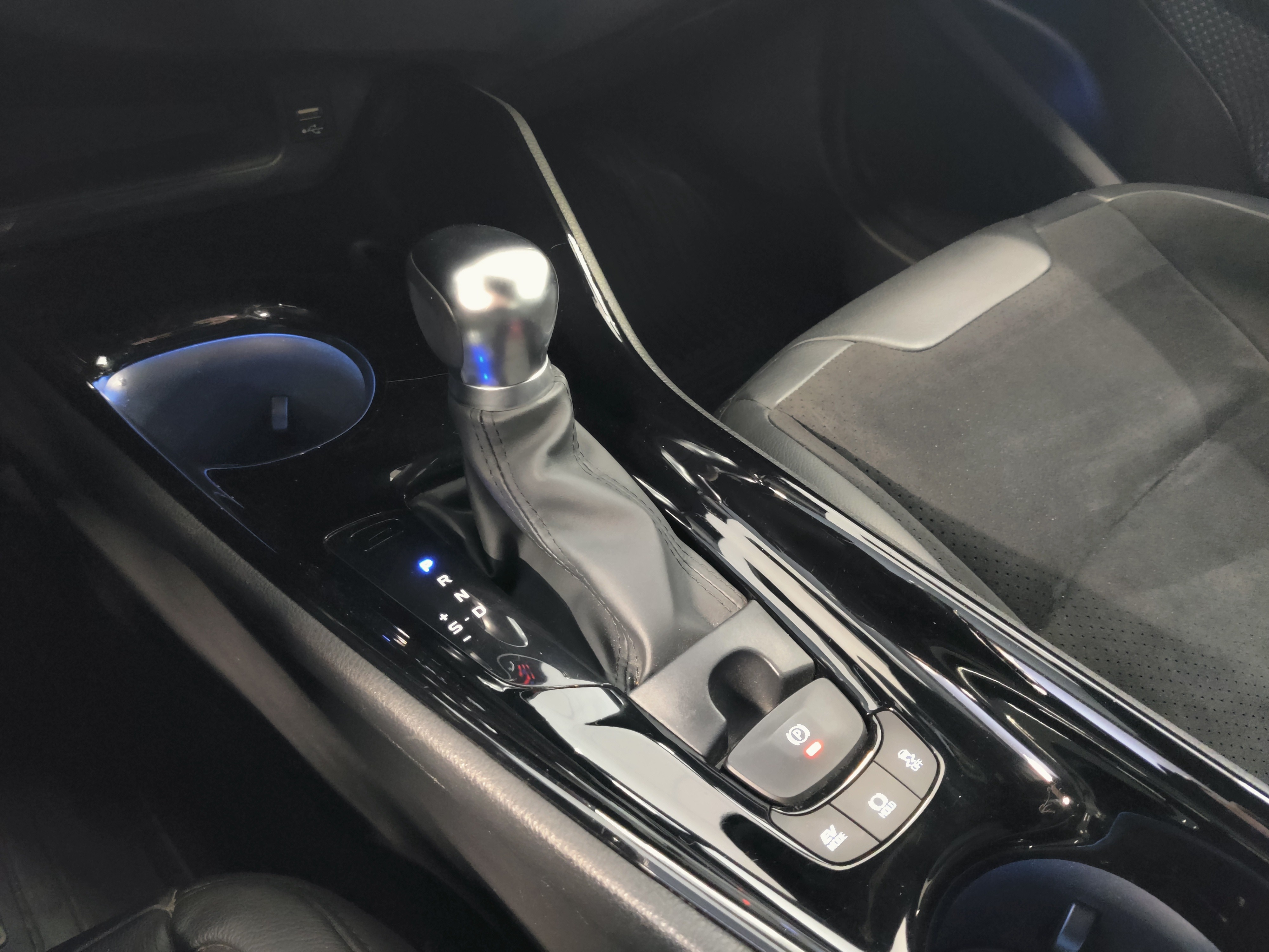 Toyota C-HR 2,0 HYBRID INTENSE