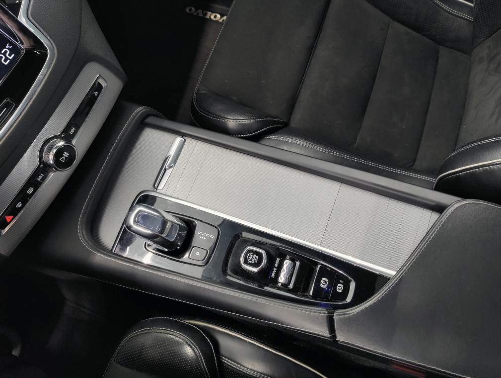 Volvo XC90 T8 AWD R-DESIGN