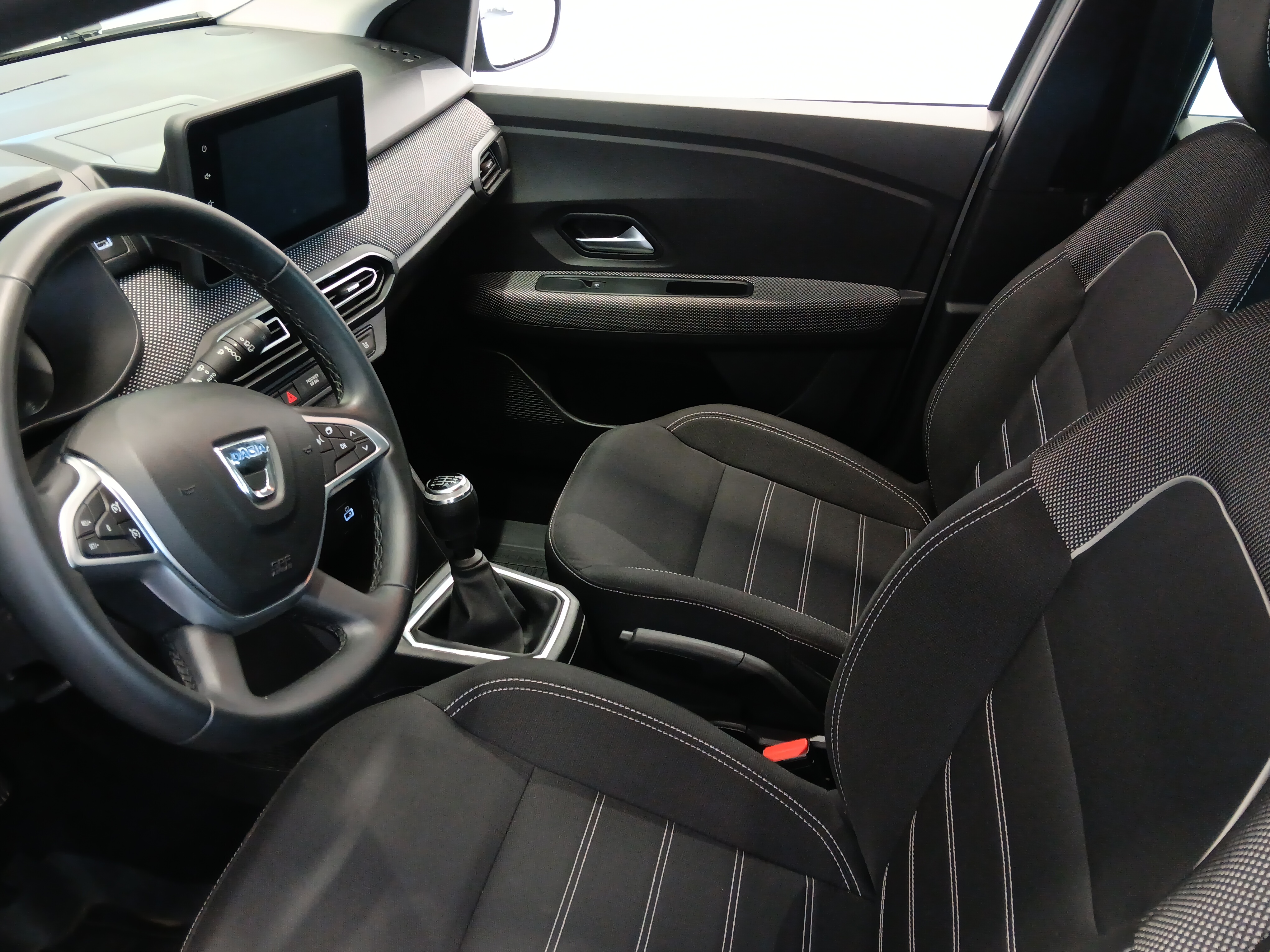 Dacia Sandero TCe 90 Comfort 2022, bild 6/15