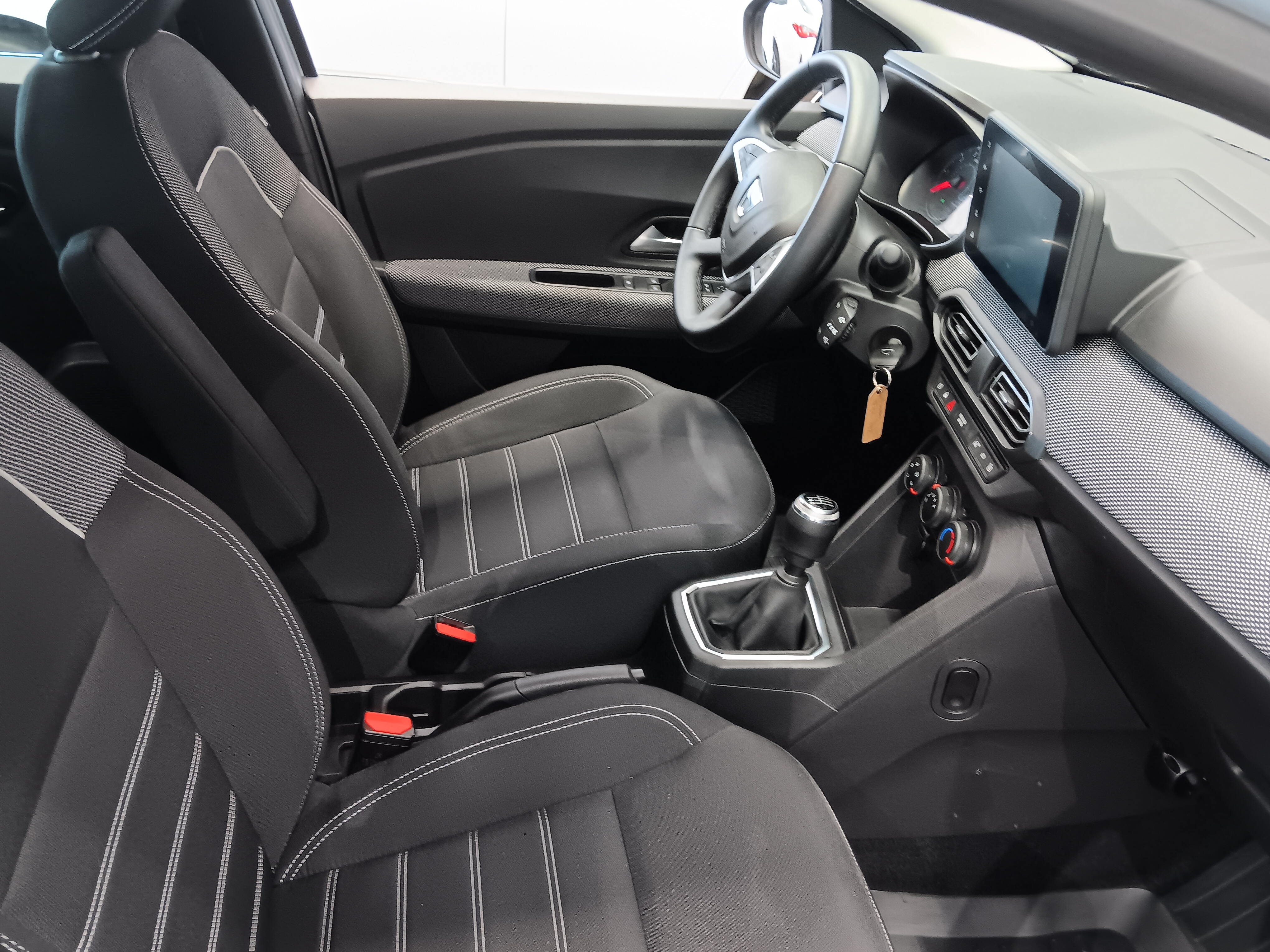 Dacia Sandero TCe 90 Comfort 2022, bild 7/15