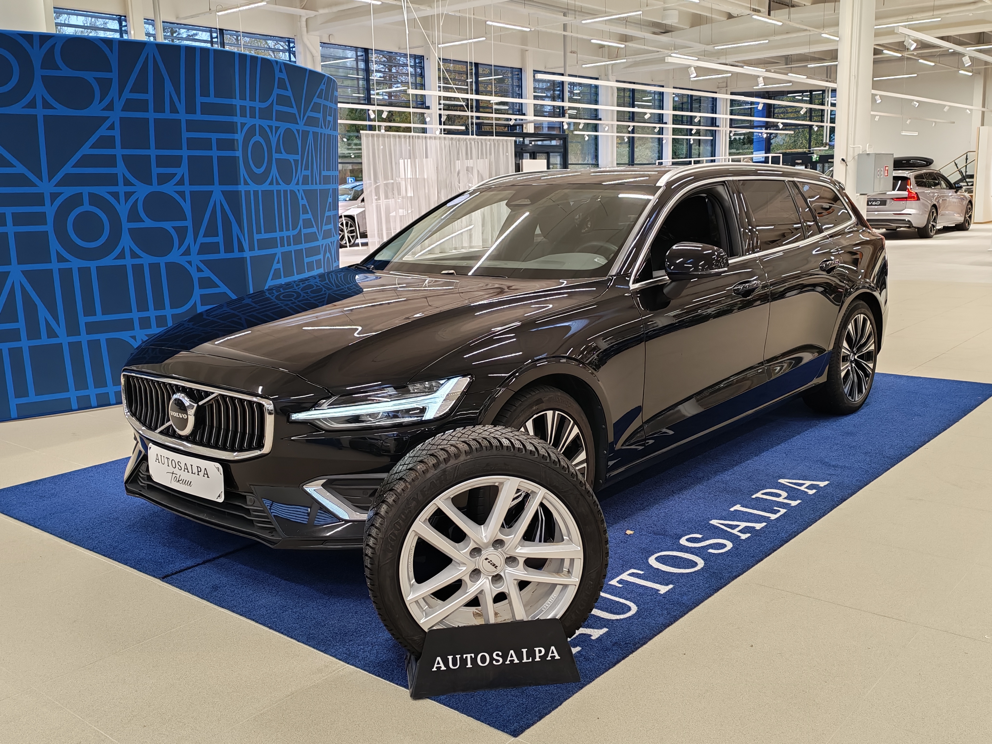Volvo V60 B5 AWD MHEV Plus Bright aut 2023, bild 2/21