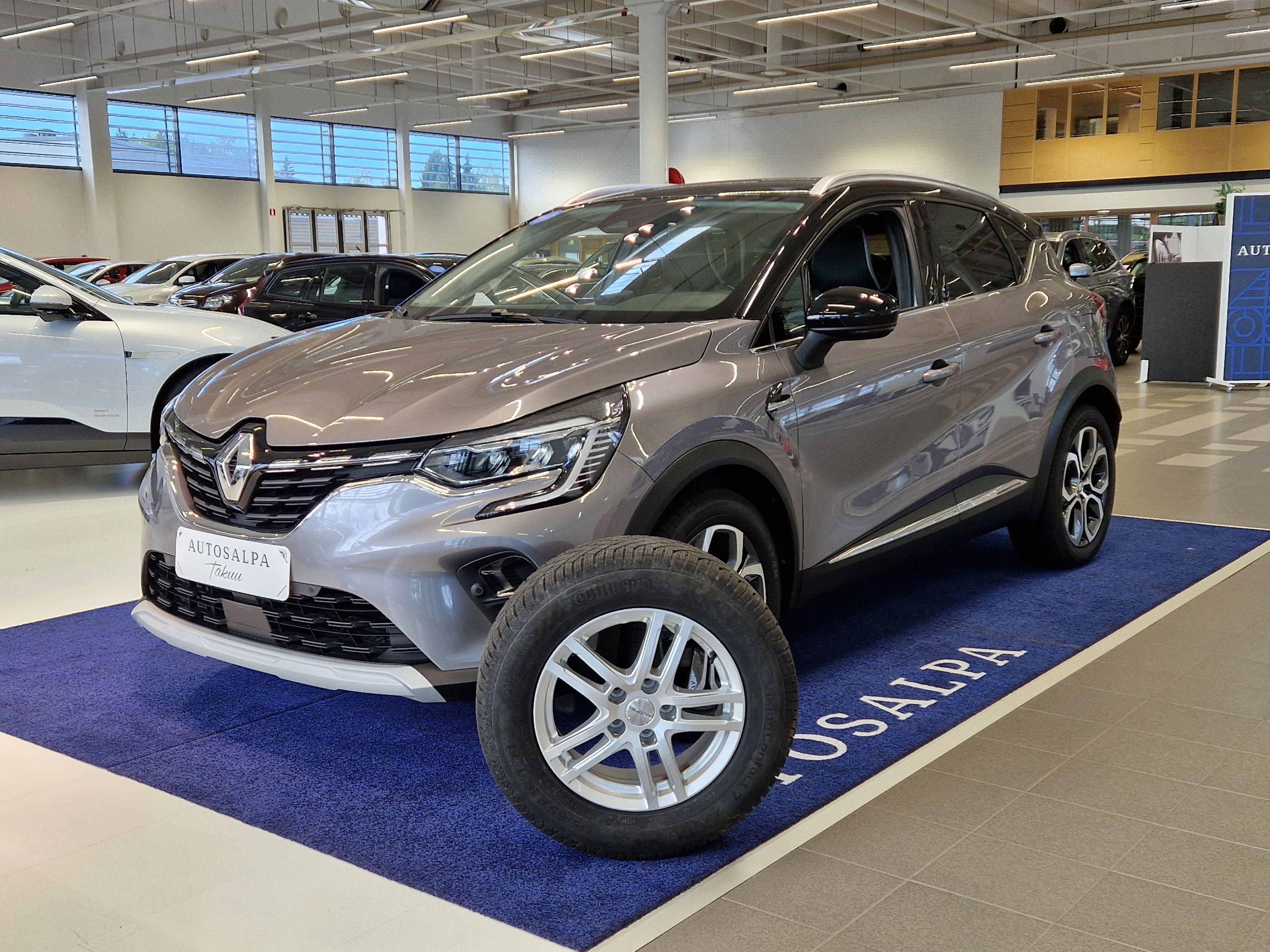 Renault Captur 2022, photo 2/17