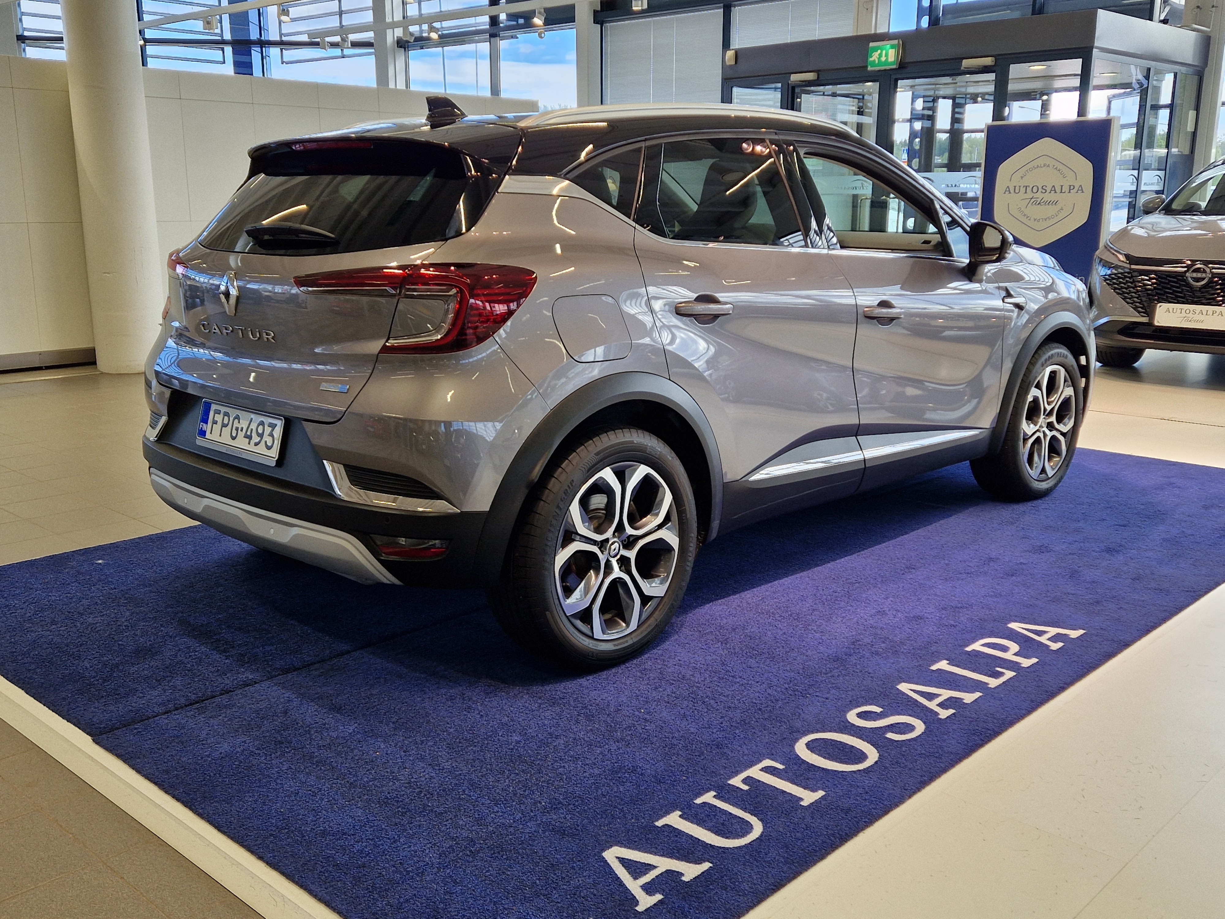 Renault Captur 2022, photo 3/17