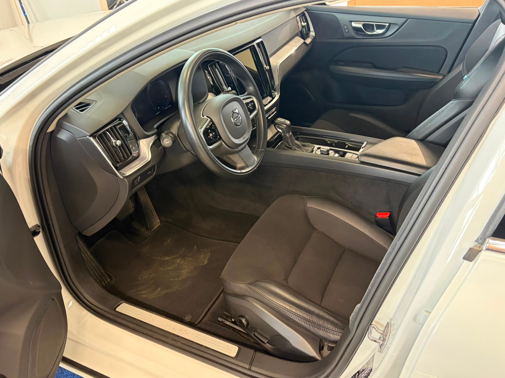 Volvo V60 D3 AWD BUSINESS AUT TAKUU 12KK/20TKM