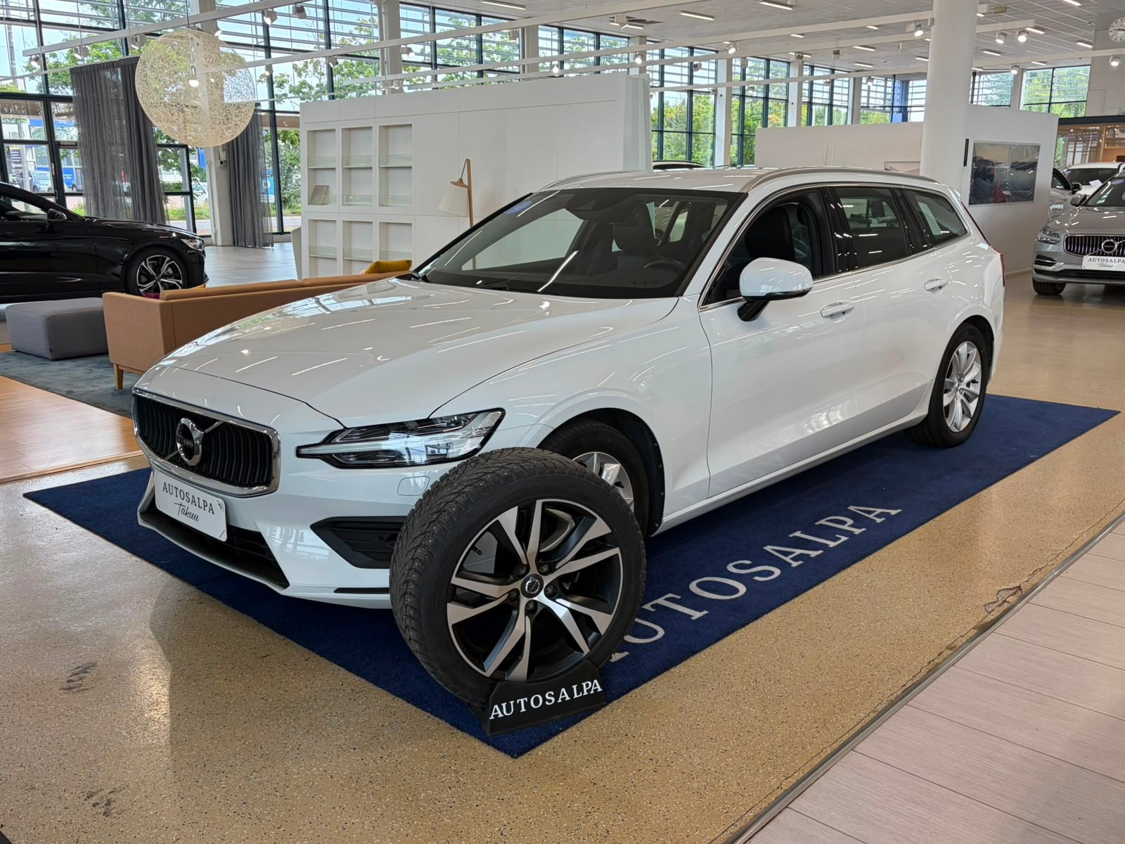 Volvo V60 2021, kuva 2/18