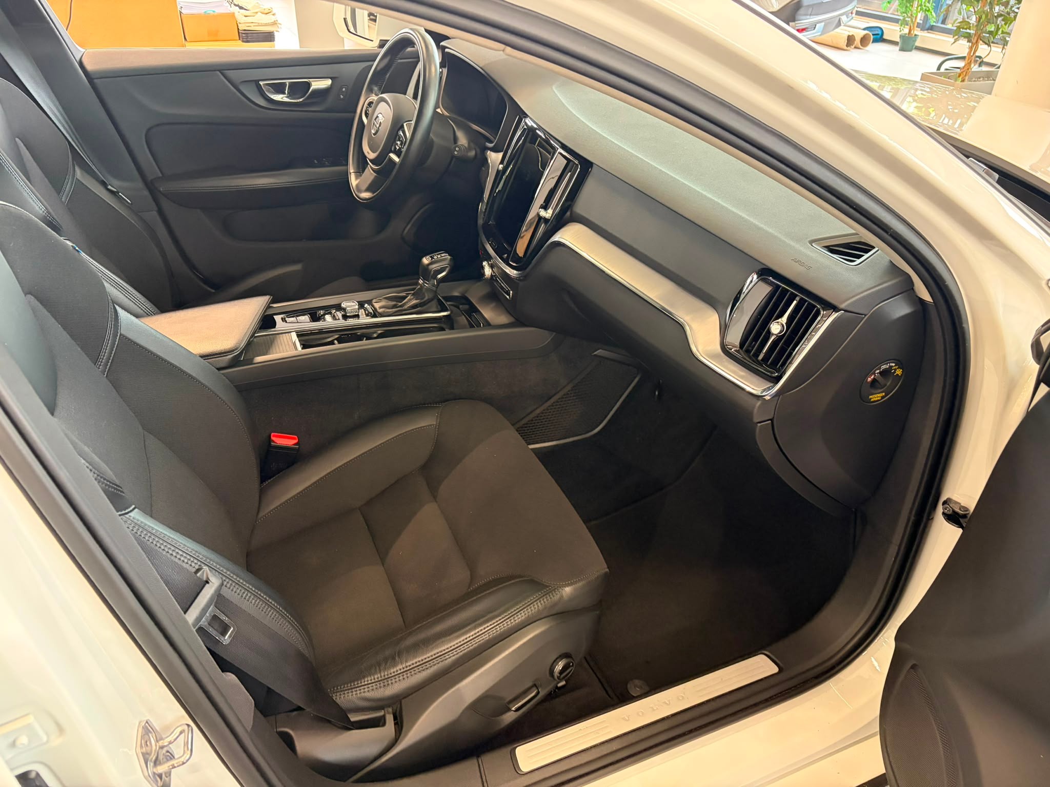 Volvo V60 D3 AWD BUSINESS AUT TAKUU 12KK/20TKM