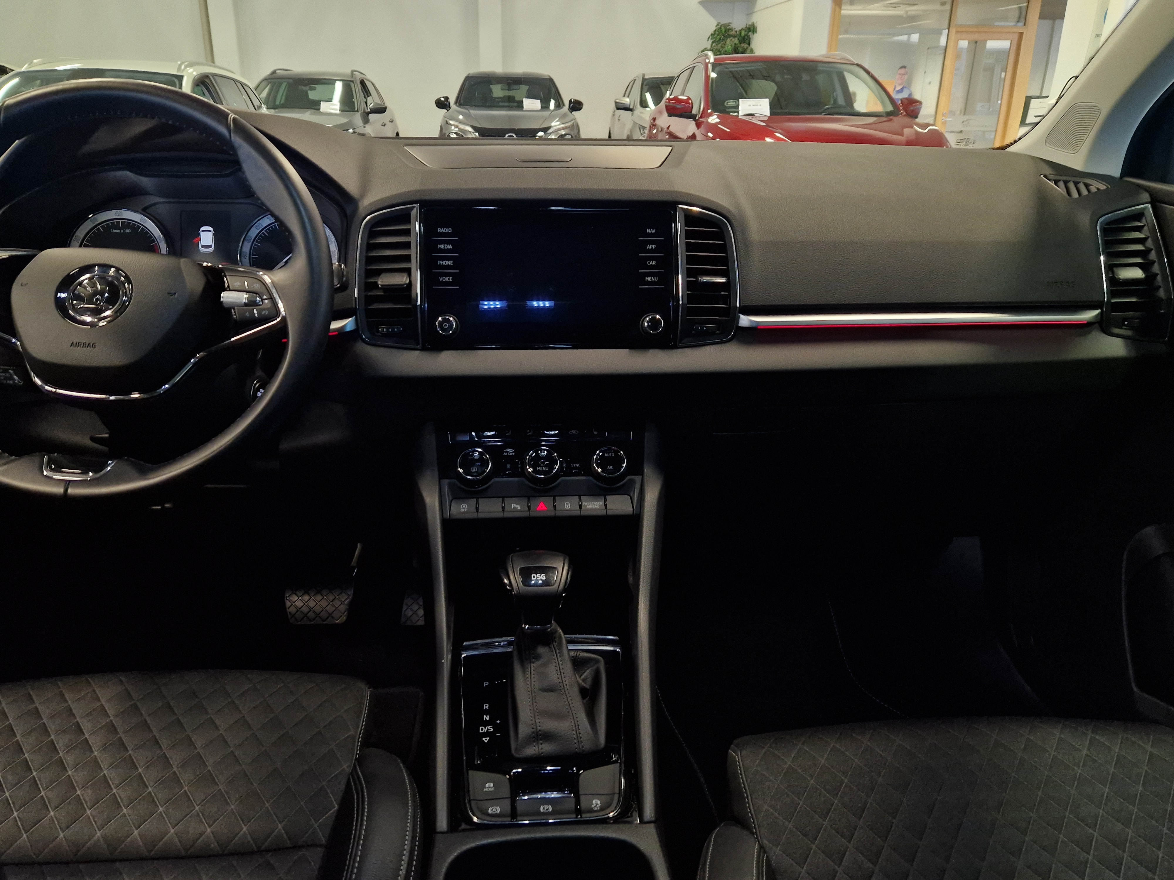 Skoda KAROQ 1,5 TSI STYLE BUSINESSLINE DSG AUTOM.