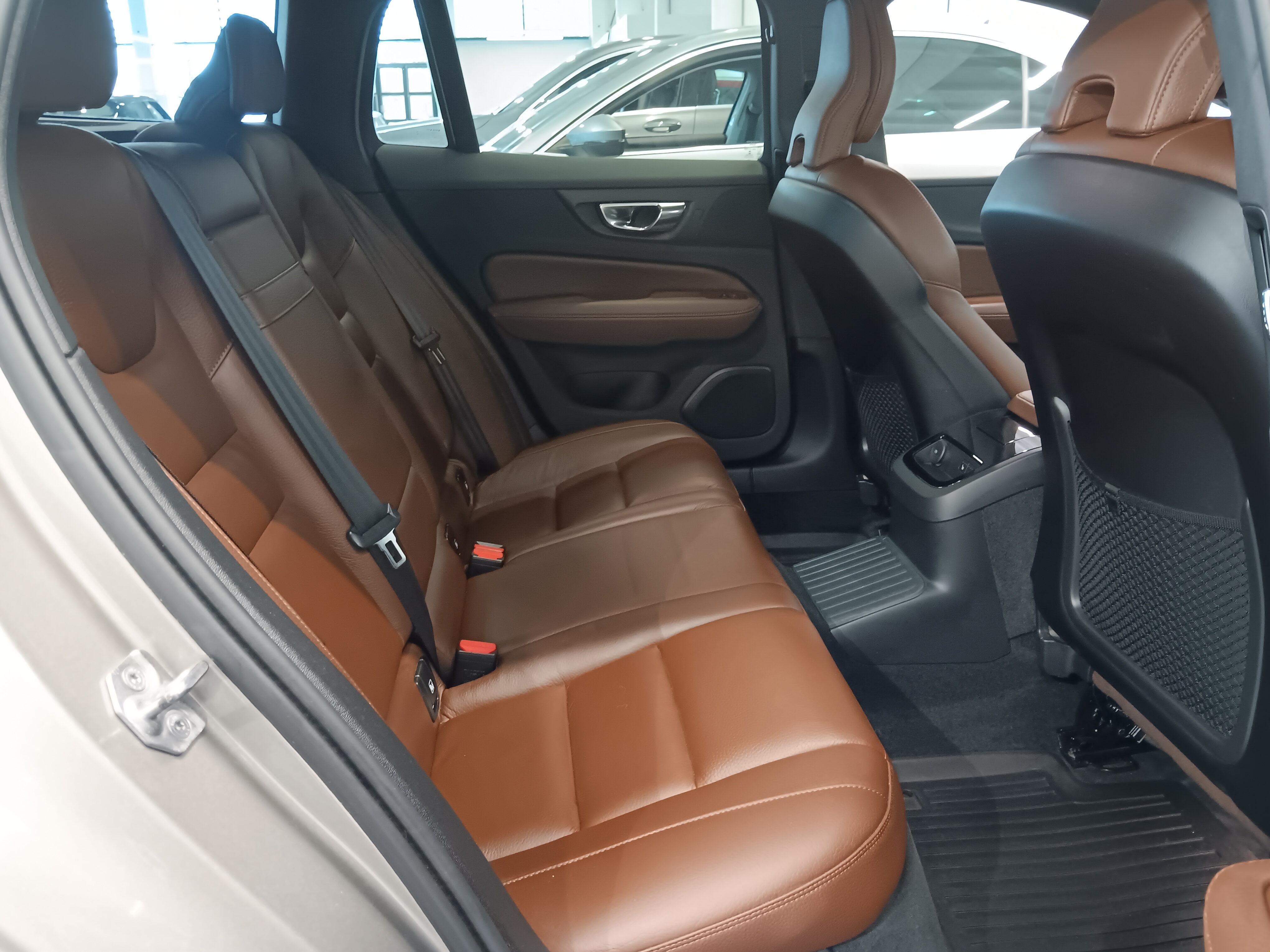 Volvo V60 T8 TWE AWD INSCRIPTION TAKUU 24KK/40TKM