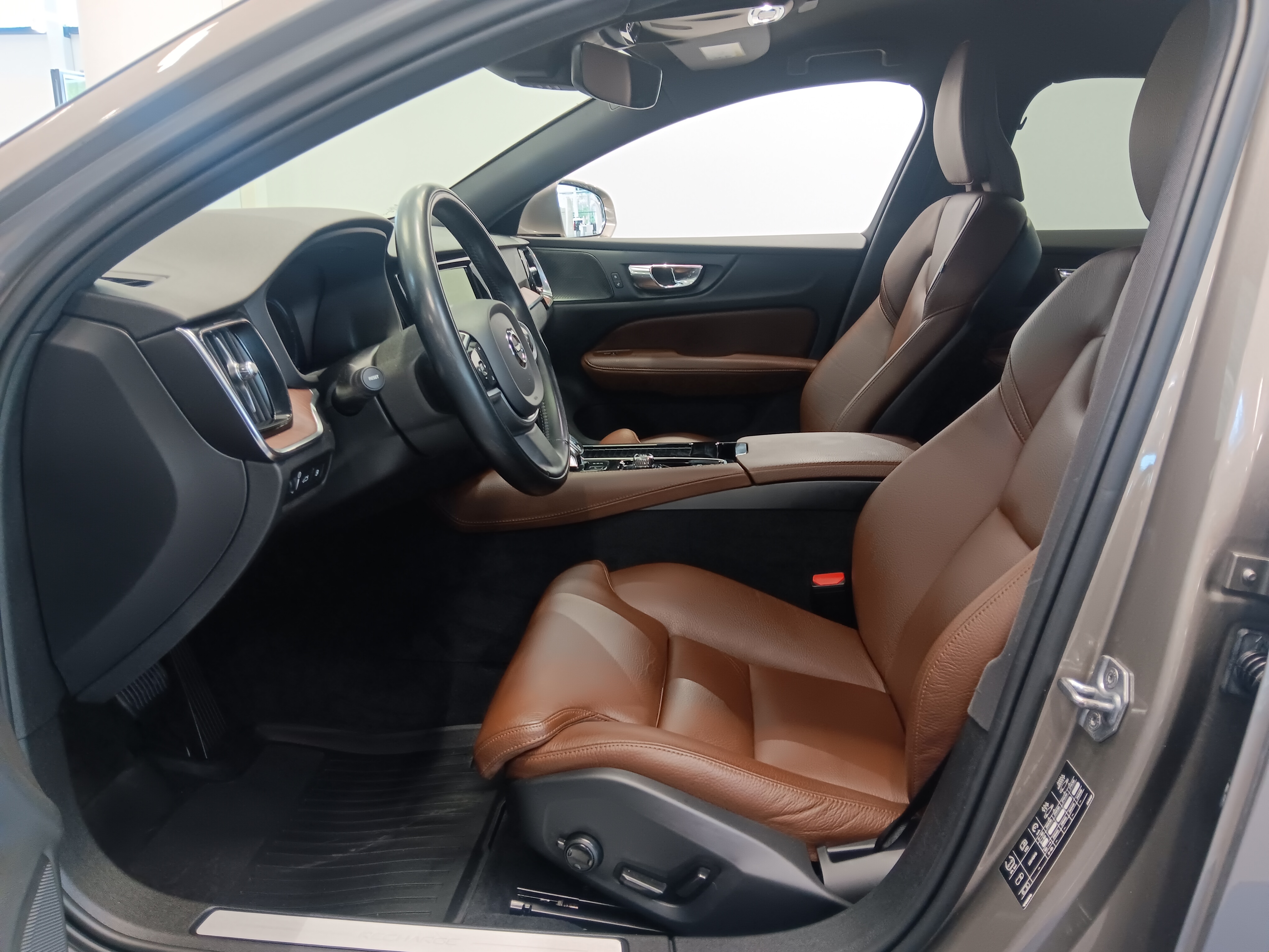 Volvo V60 T8 TWE AWD INSCRIPTION TAKUU 24KK/40TKM