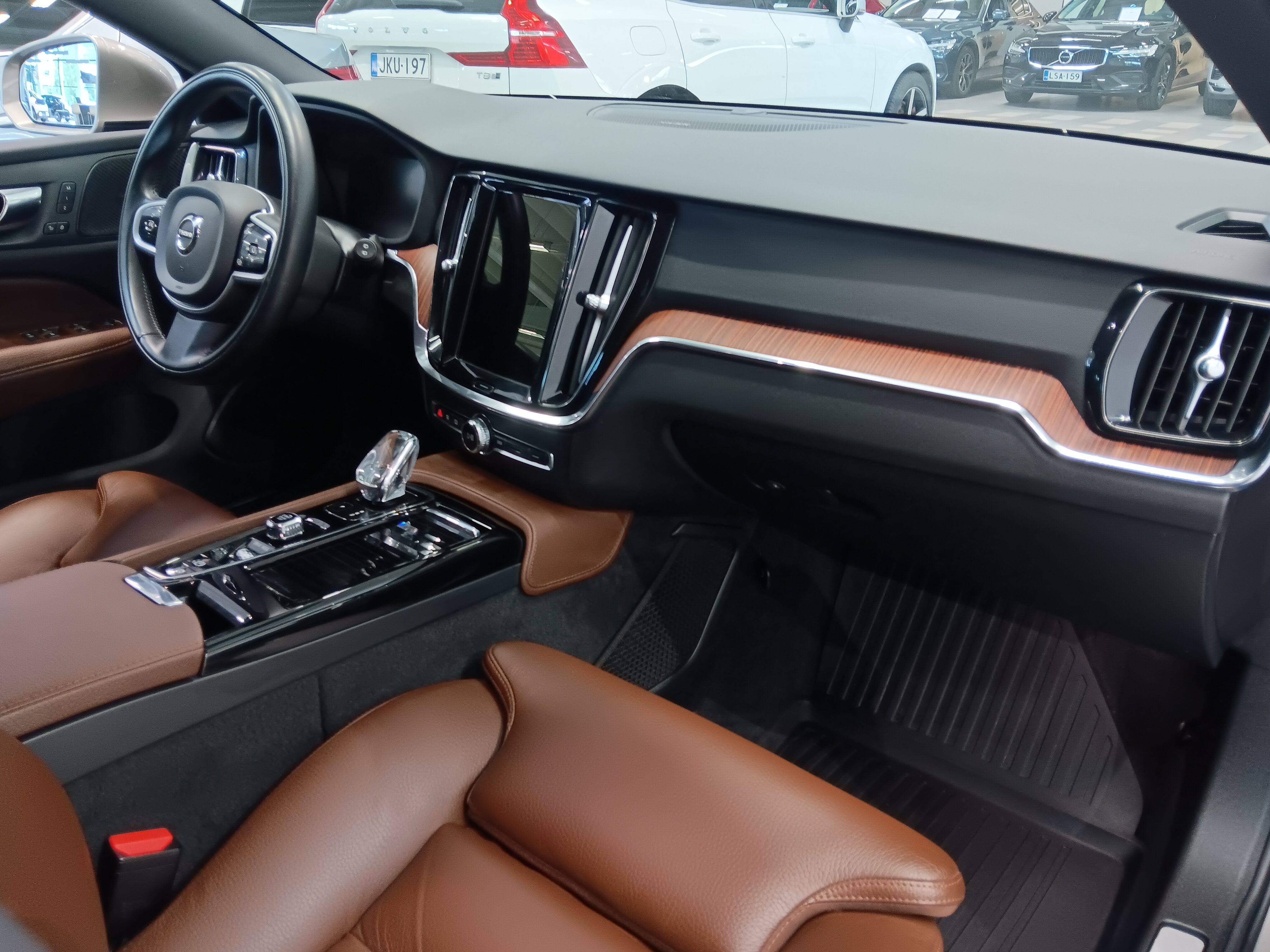 Volvo V60 T8 TWE AWD INSCRIPTION TAKUU 24KK/40TKM