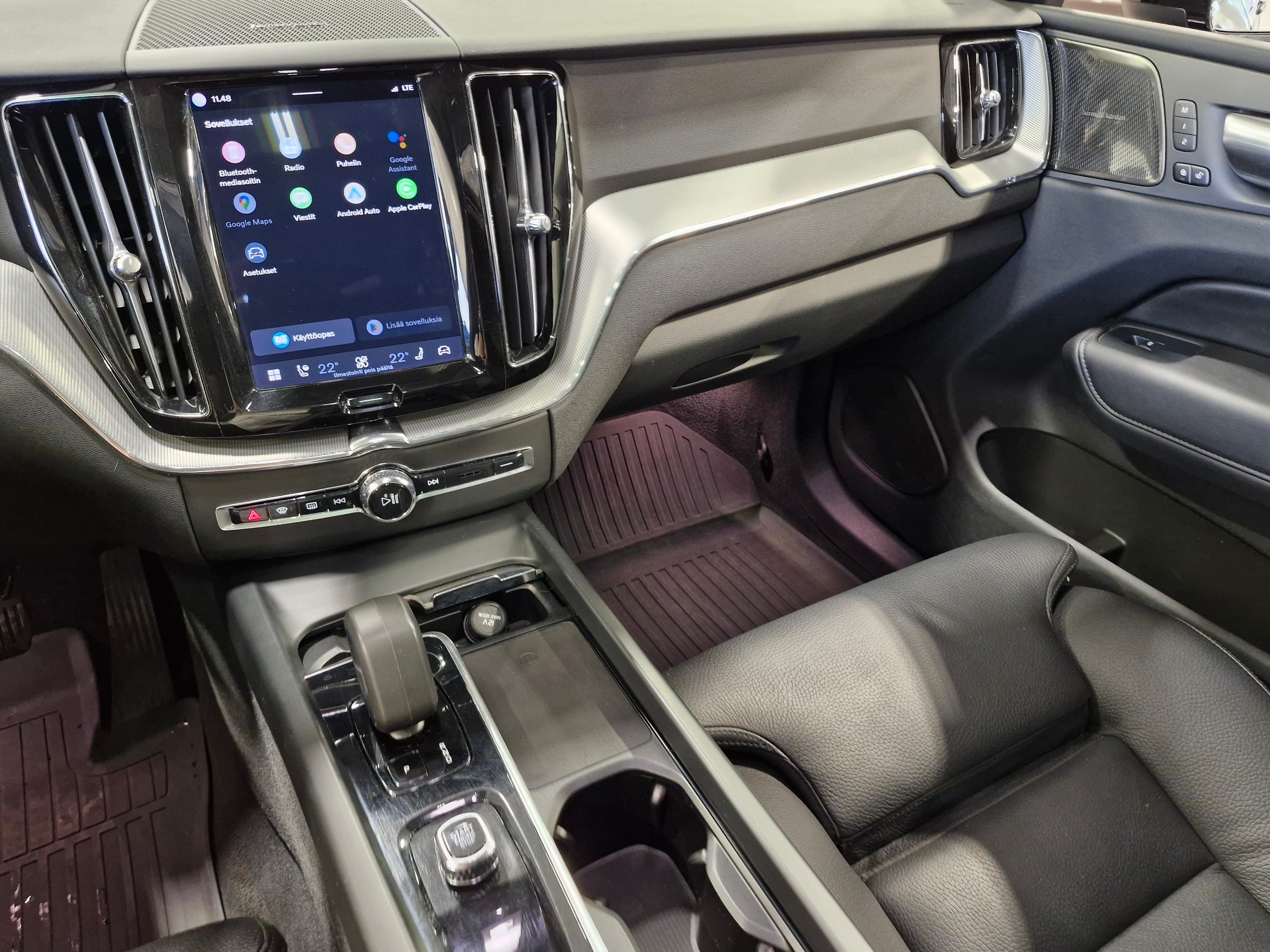 Volvo XC60 T8 AWD LONG RANGE PLUS DARK TAKUU 24KK/40TKM