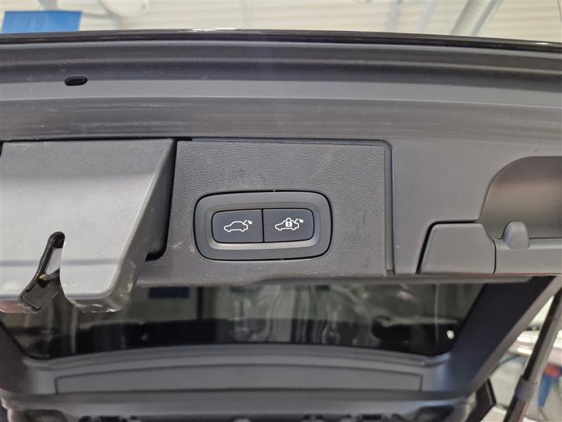 Volvo XC60 T8 AWD LONG RANGE PLUS DARK TAKUU 24KK/40TKM