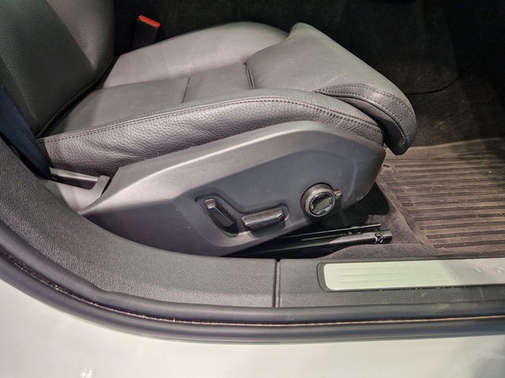 Volvo V60 T8 AWD LONG RANGE ULTRA DARK AUT