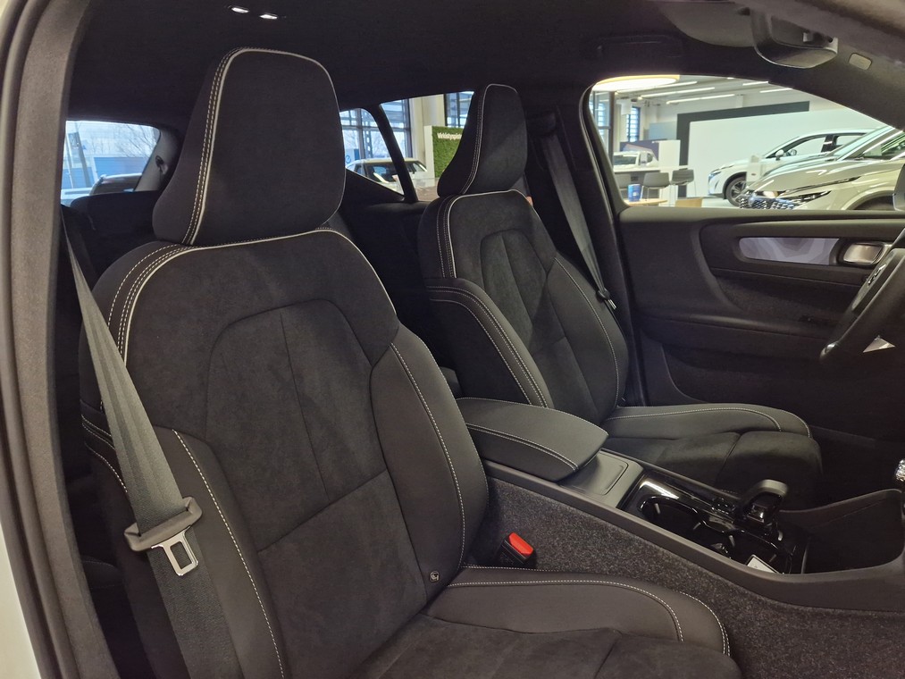 Volvo EX40 SINGLE EXTENDED RANGE PLUS PRO.