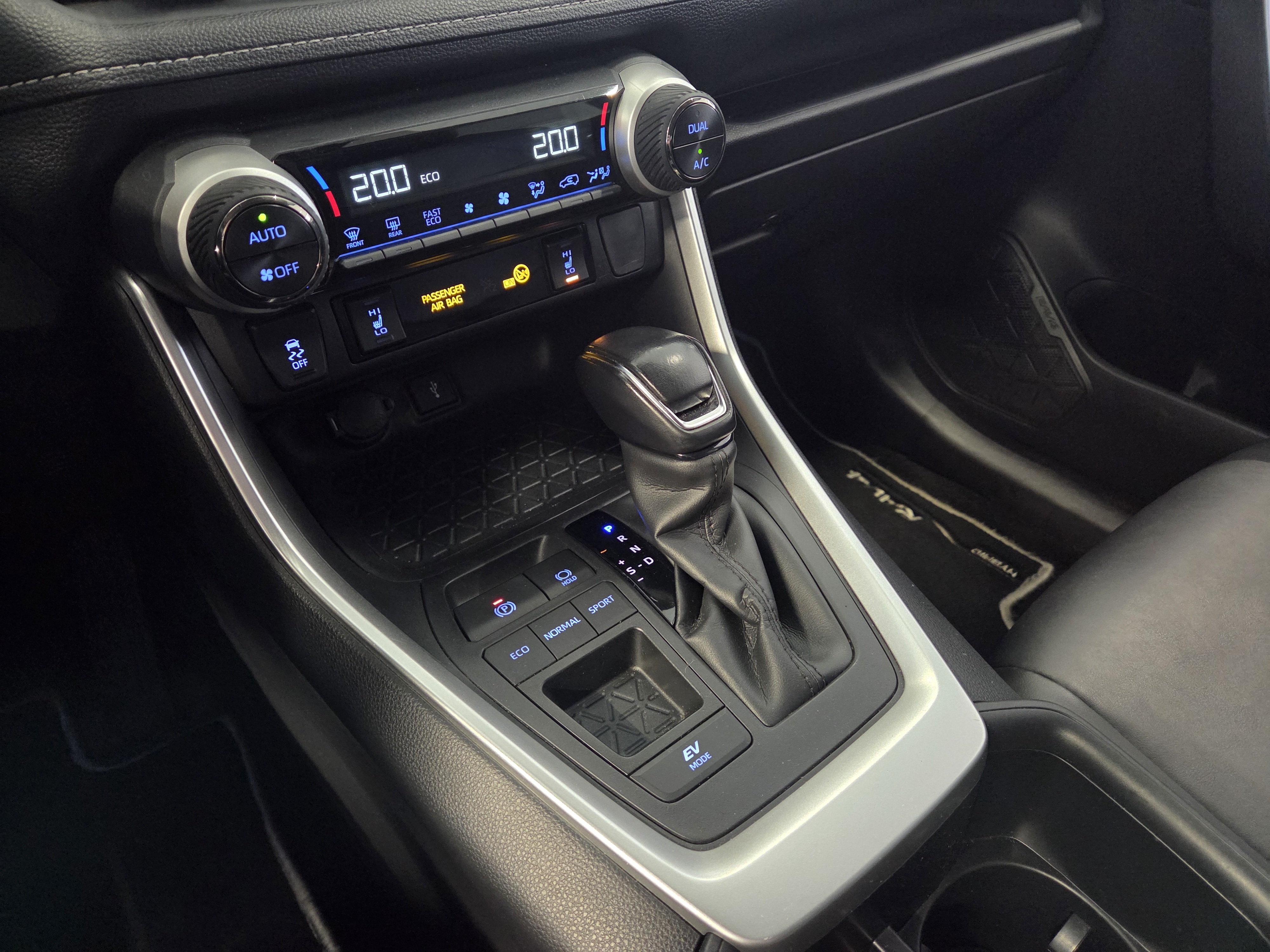 Toyota RAV4 2,5 HYBRID BUSINESS TAKUU 12KK/20TKM