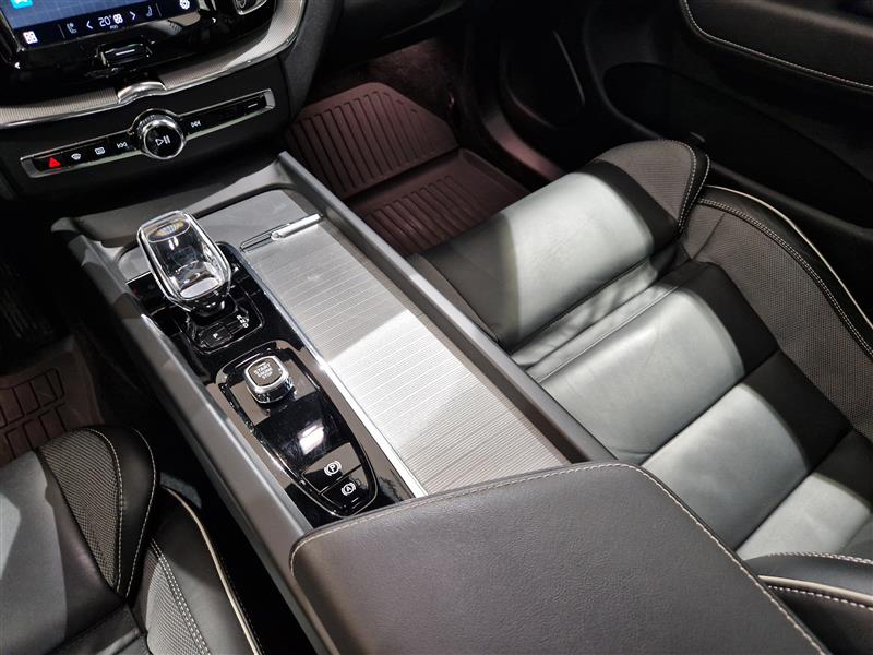 Volvo XC60 T8 AWD LONG RANGE HIGH PERFORMANCE PLUS DARK AUT