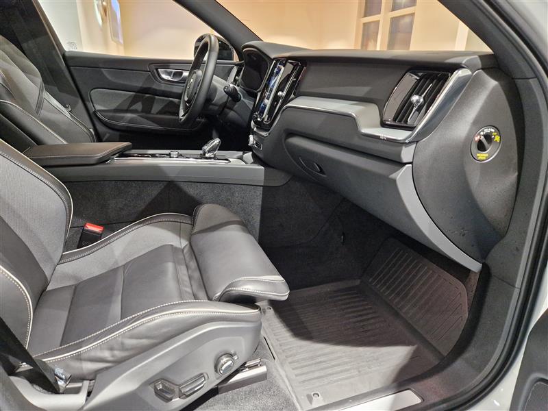 Volvo XC60 T8 AWD LONG RANGE HIGH PERFORMANCE PLUS DARK AUT