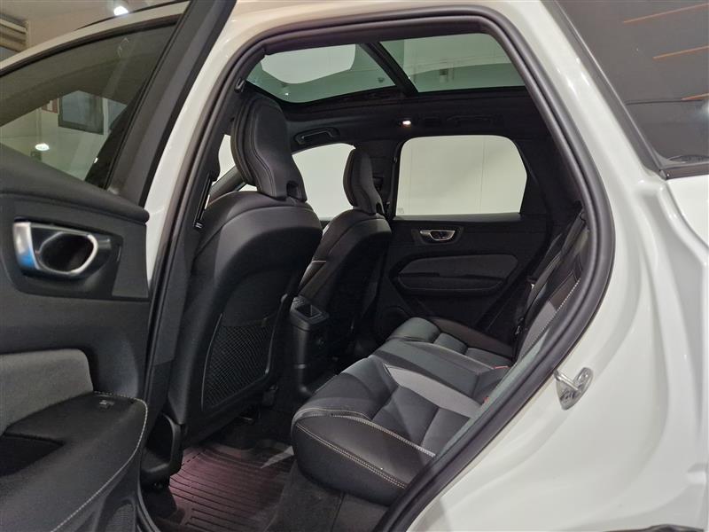 Volvo XC60 T8 AWD LONG RANGE HIGH PERFORMANCE PLUS DARK AUT