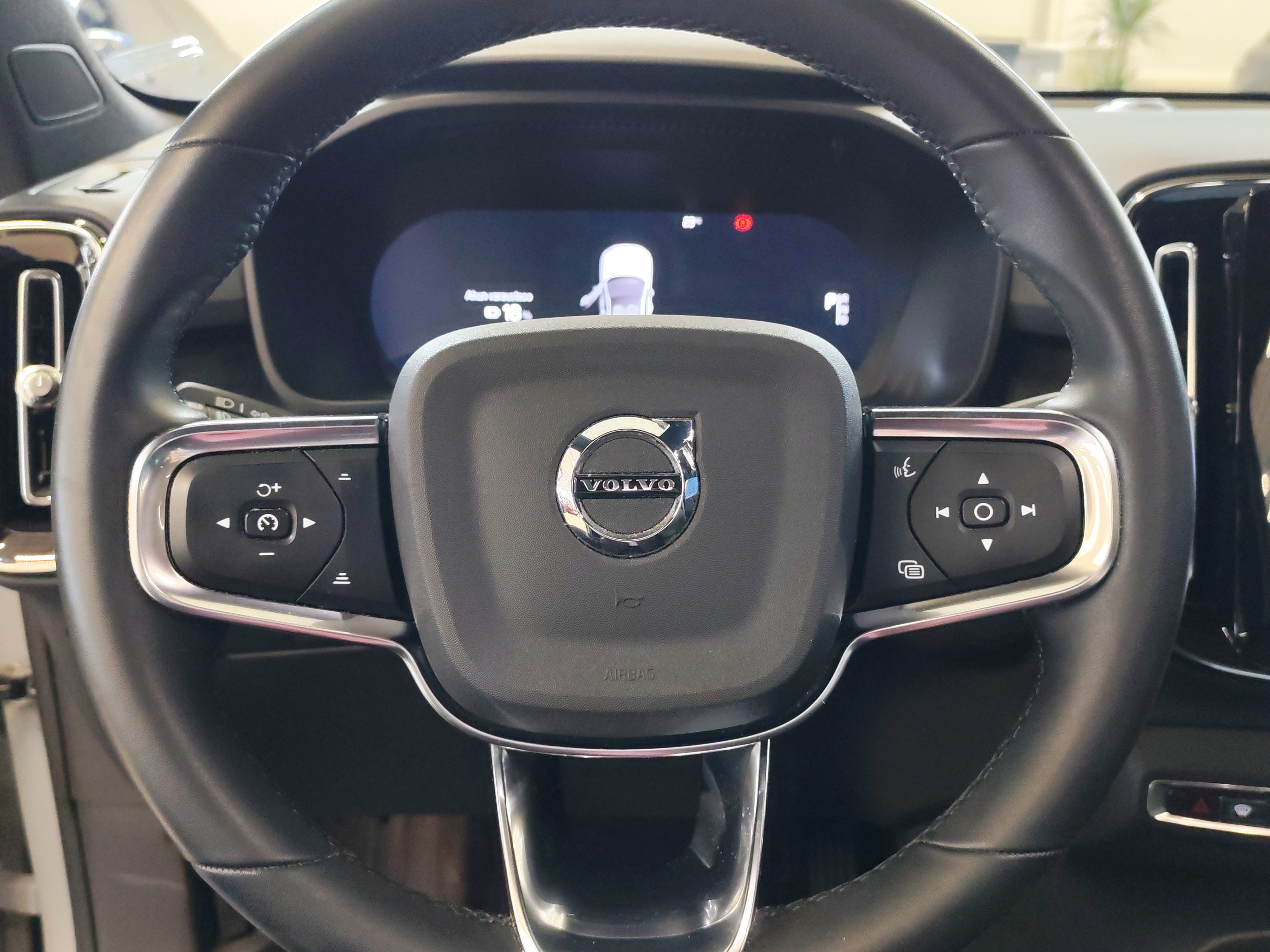 Volvo C40 2024, photo 6/20