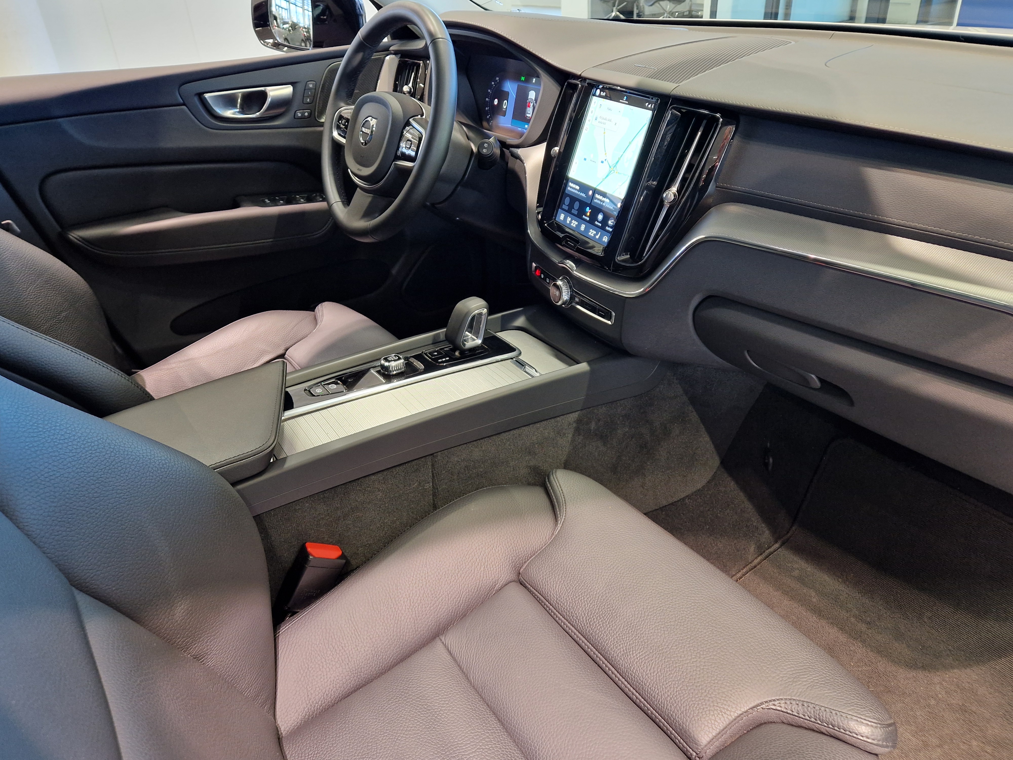 Volvo XC60 T8 AWD LONG RANGE ULTIMATE DARK TAKUU 24KK/40TKM