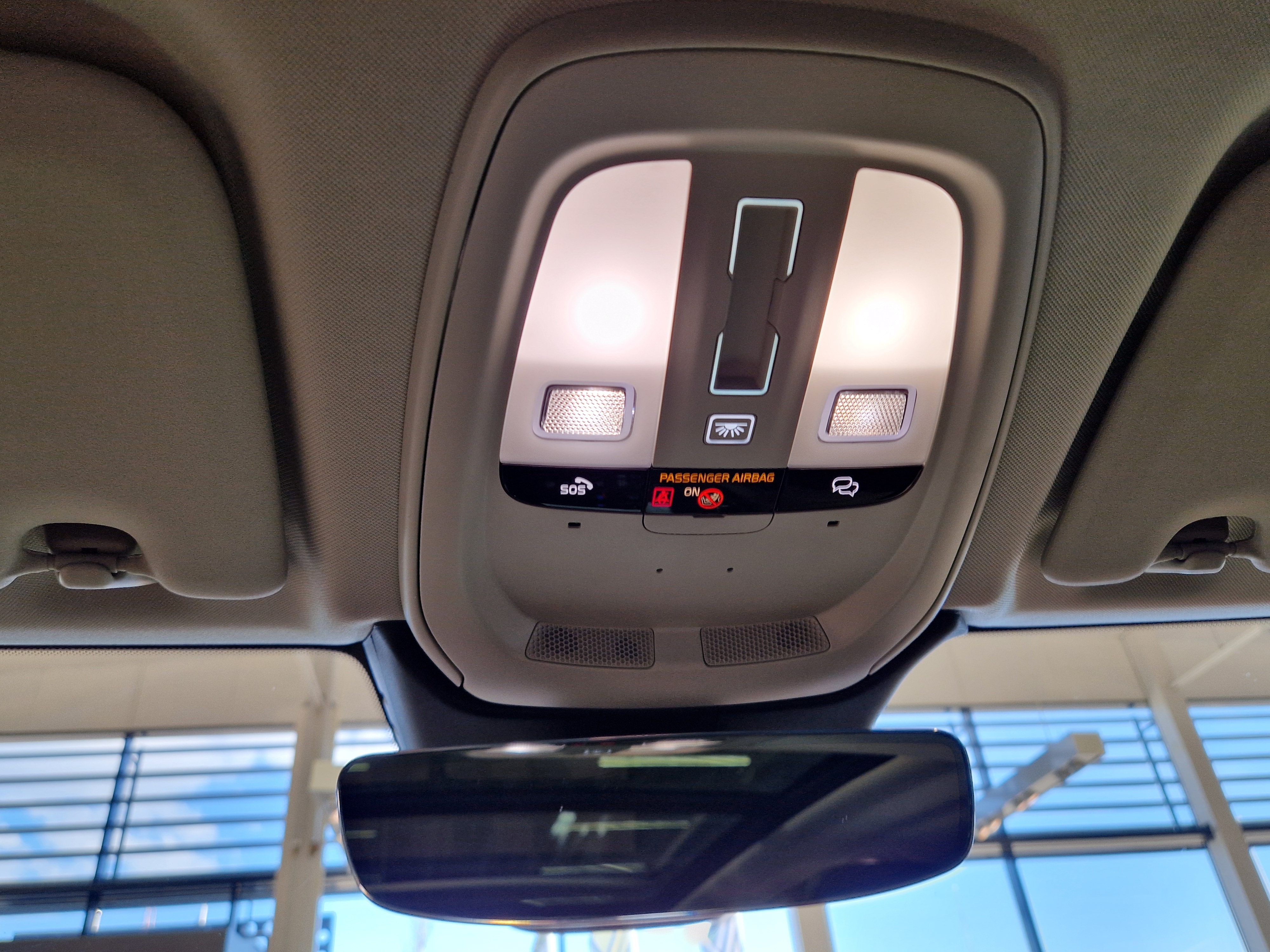 Volvo XC60 T8 AWD LONG RANGE ULTIMATE DARK TAKUU 24KK/40TKM