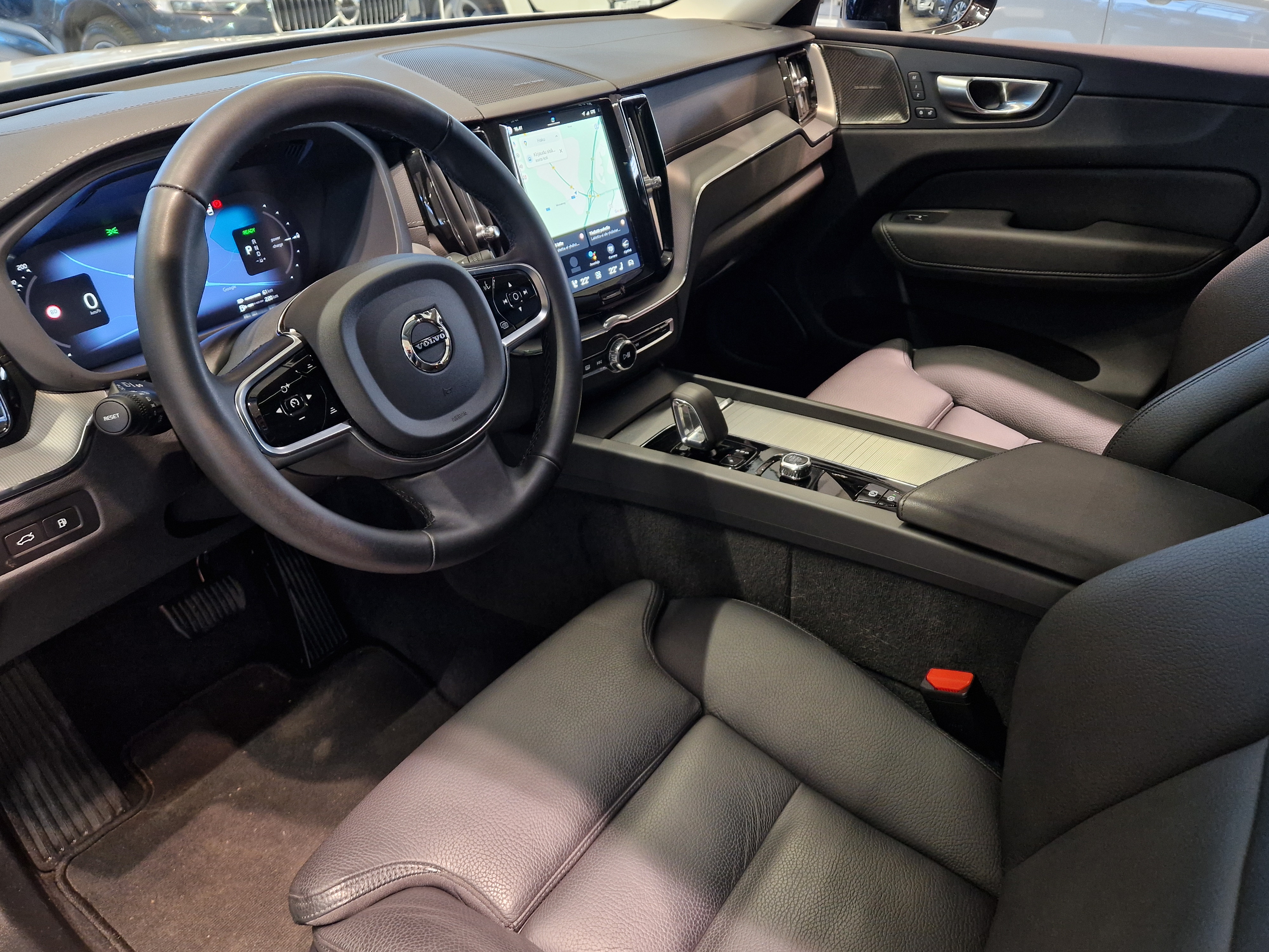 Volvo XC60 T8 AWD LONG RANGE ULTIMATE DARK TAKUU 24KK/40TKM