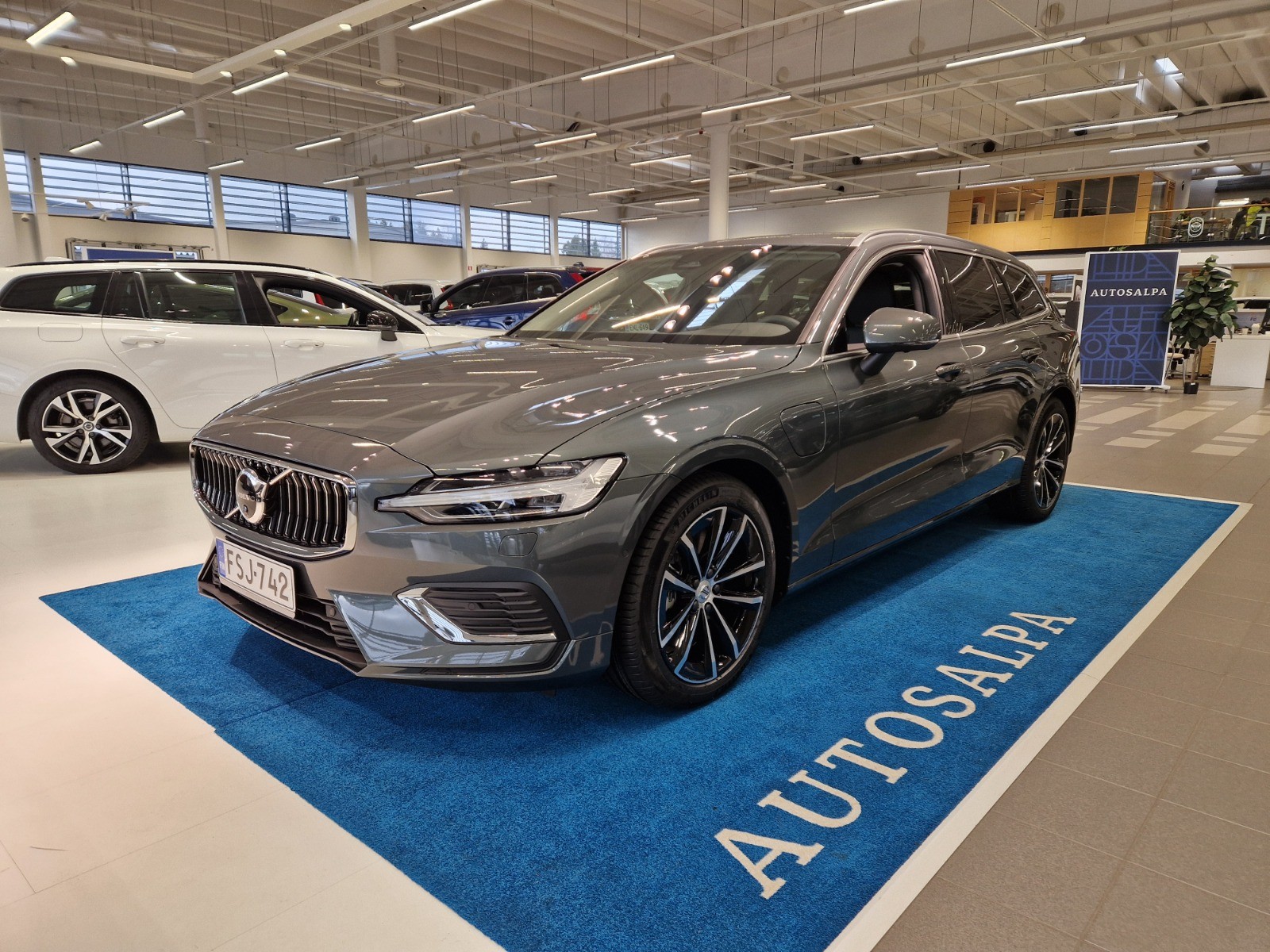 Volvo V60 T6 AWD LONG RANGE PLUS BRIGHT.