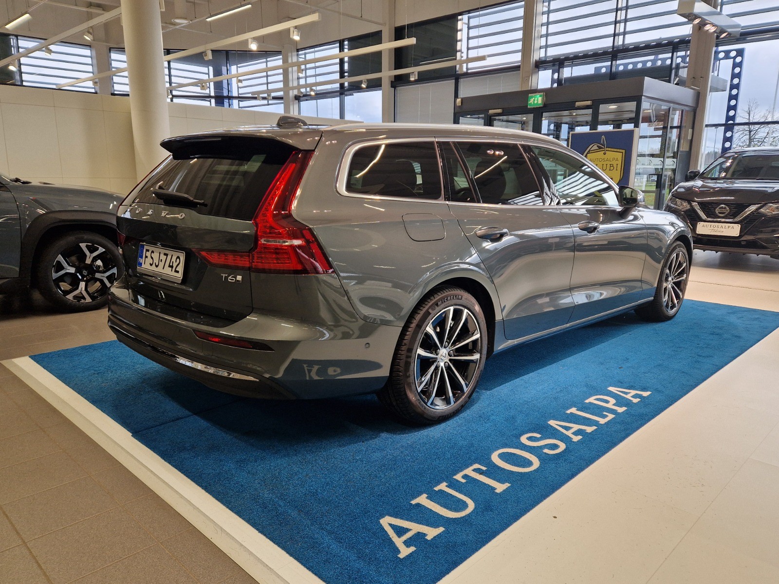 Volvo V60 T6 AWD LONG RANGE PLUS BRIGHT.