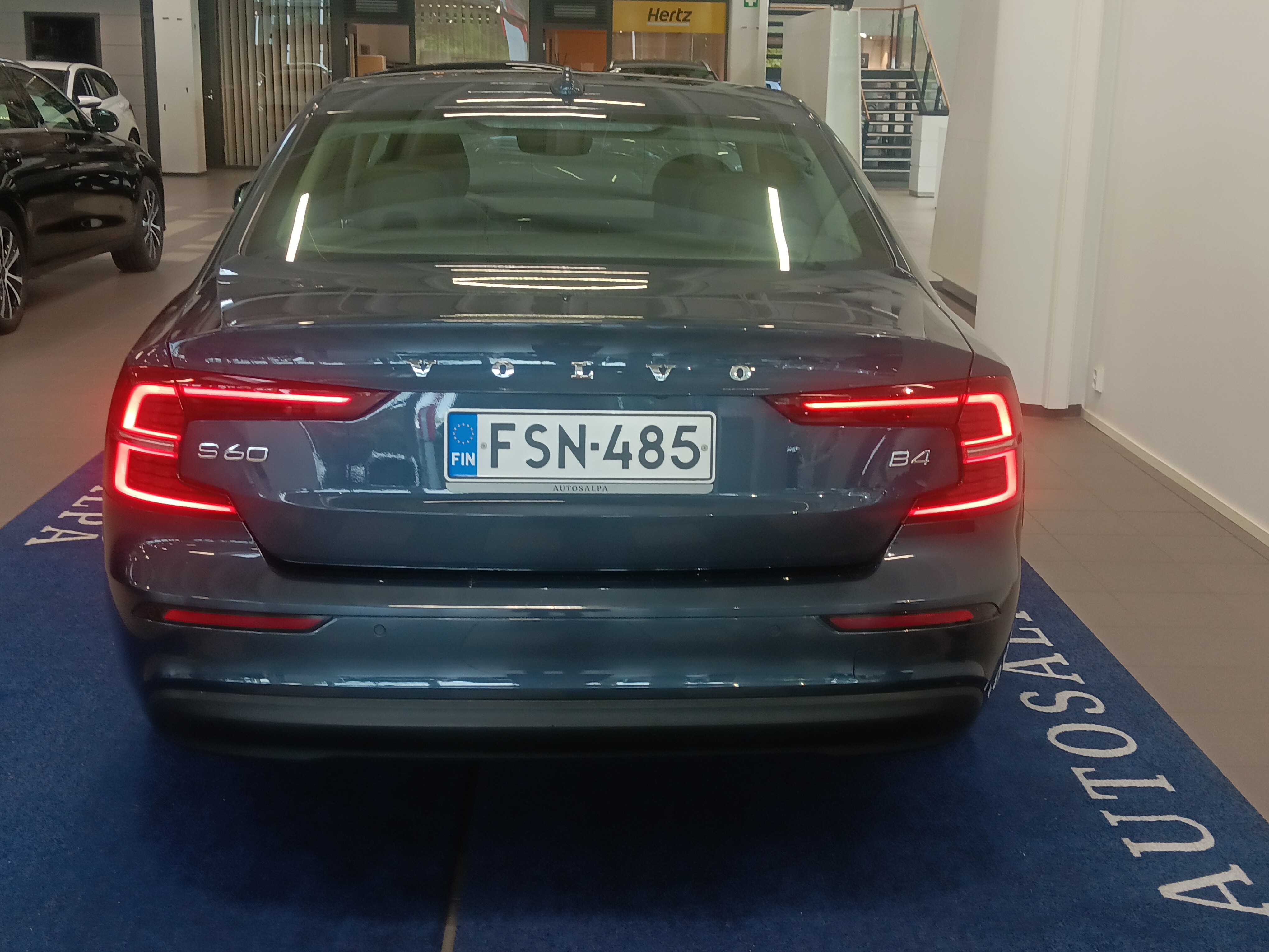 Volvo S60 2023, photo 4/18