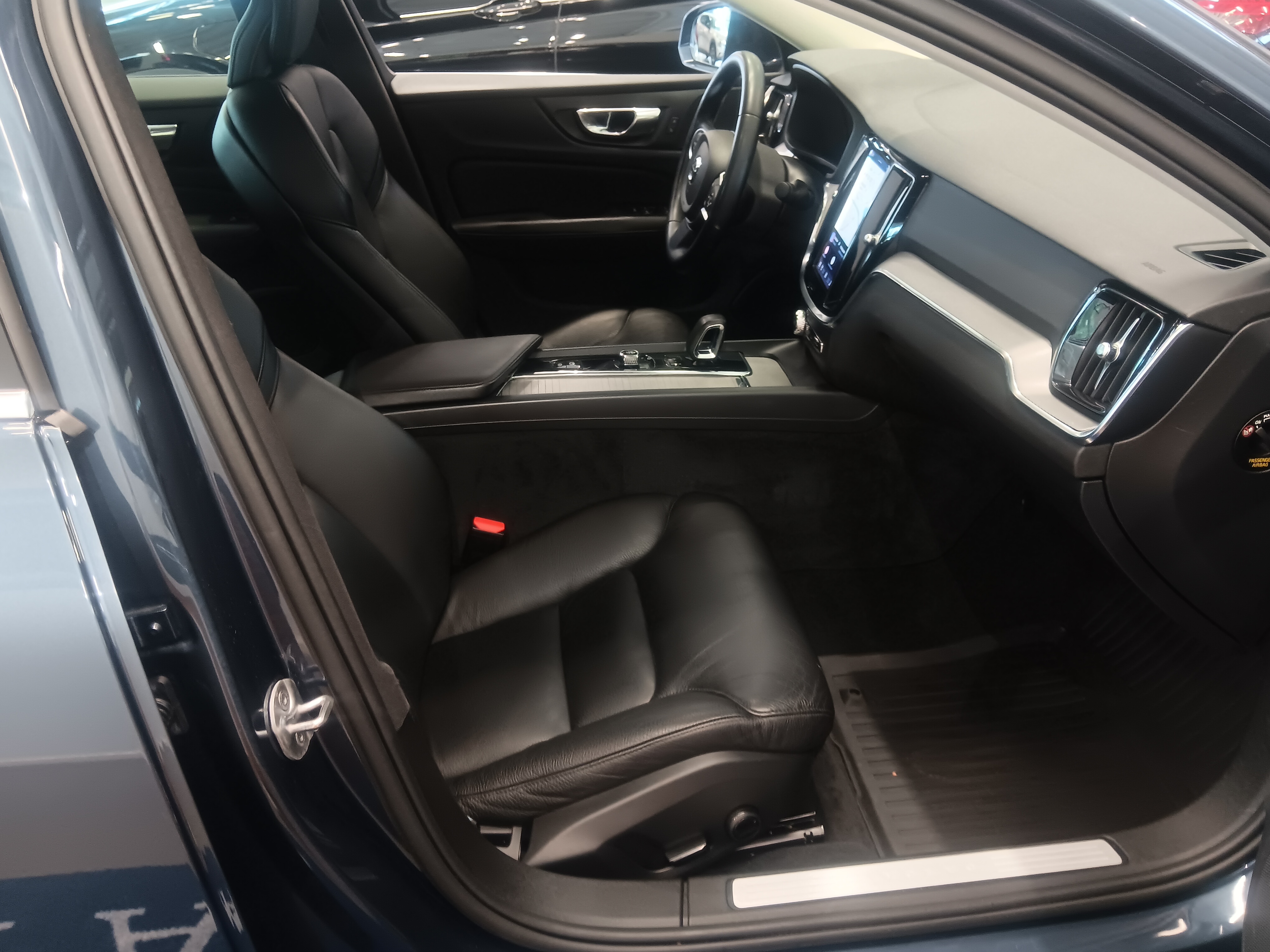 Volvo S60 2023, photo 7/18