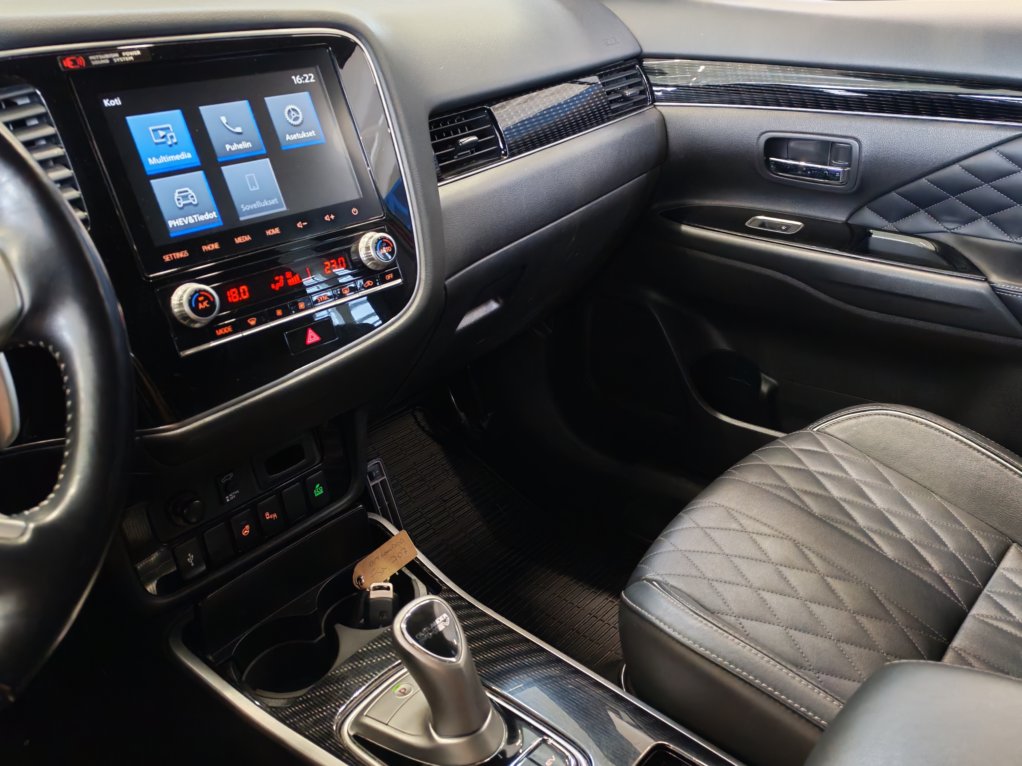 Mitsubishi OUTLANDER PHEV INSTYLE 4WD 5P TAKUU 12KK/20TKM