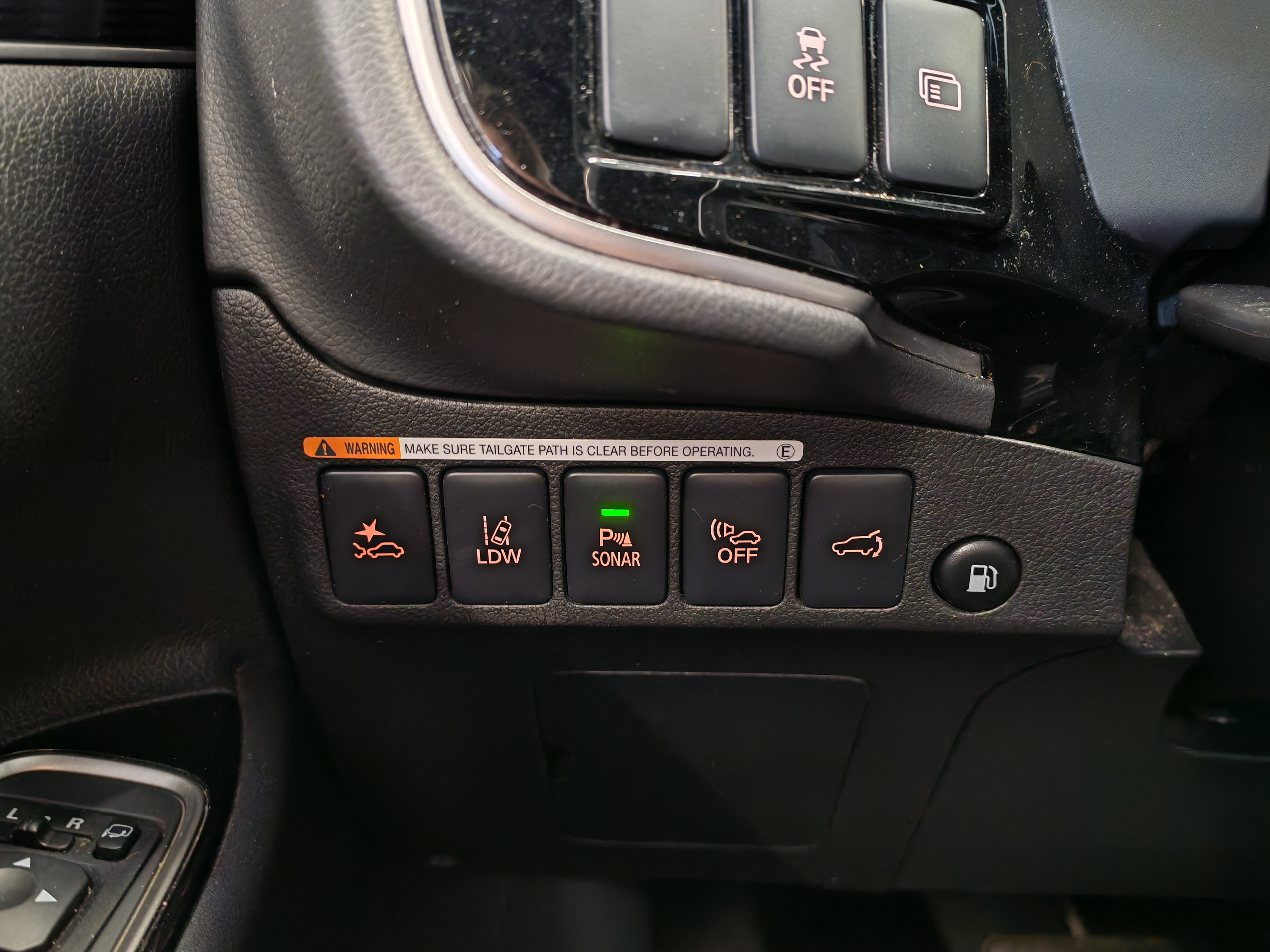 Mitsubishi OUTLANDER PHEV INSTYLE 4WD 5P TAKUU 12KK/20TKM