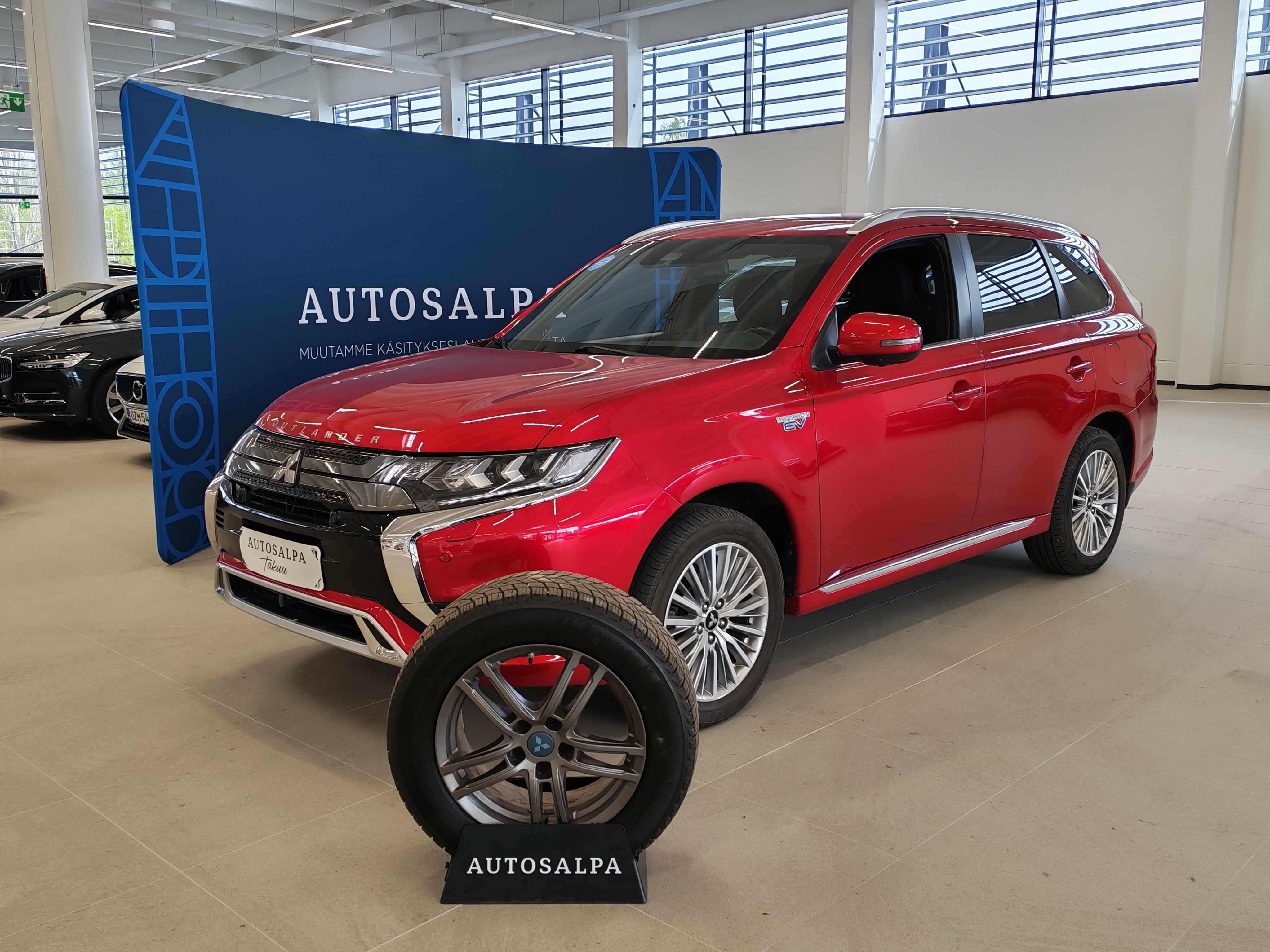 Mitsubishi OUTLANDER PHEV INSTYLE 4WD 5P TAKUU 12KK/20TKM