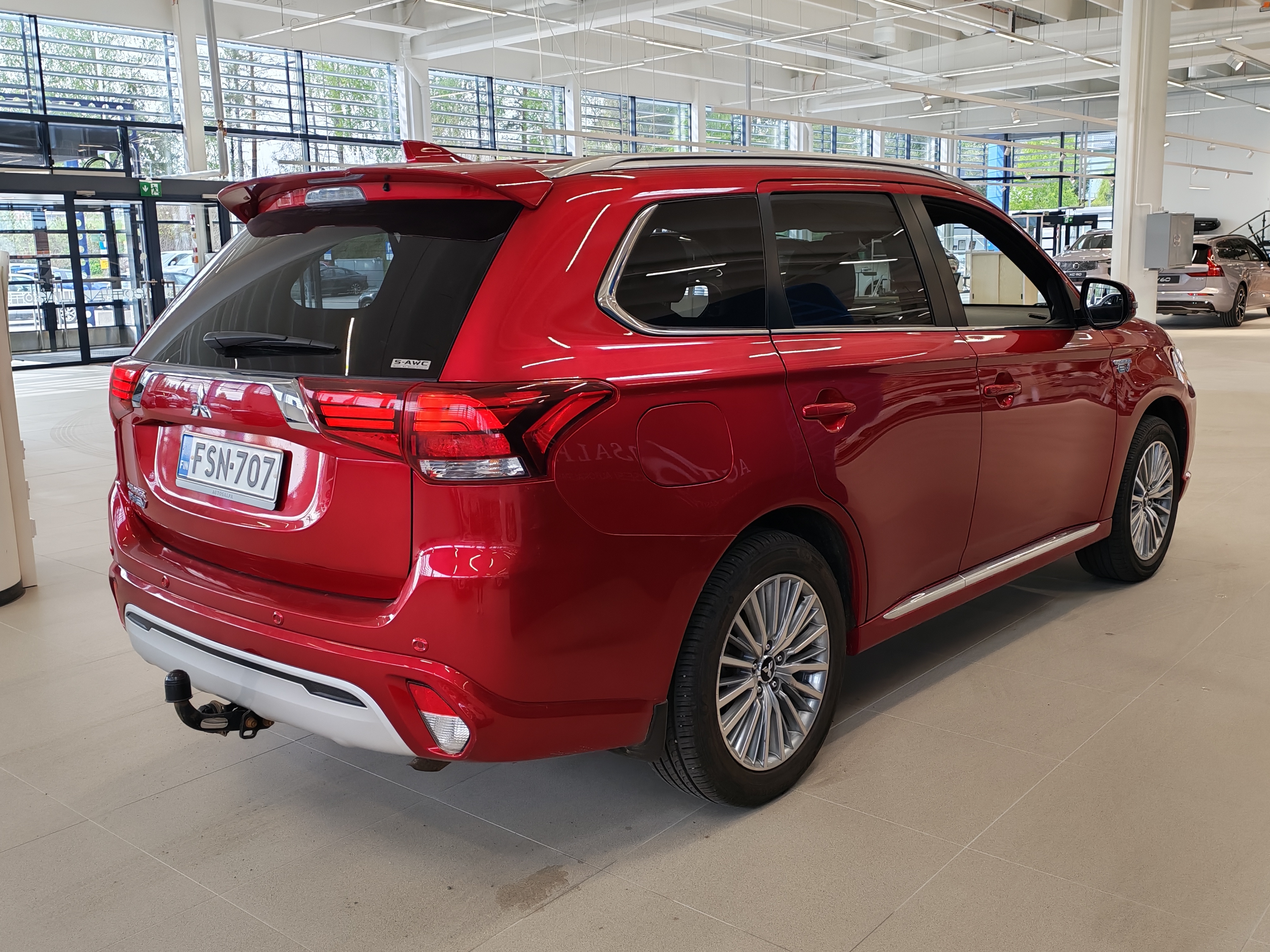 Mitsubishi OUTLANDER PHEV INSTYLE 4WD 5P TAKUU 12KK/20TKM