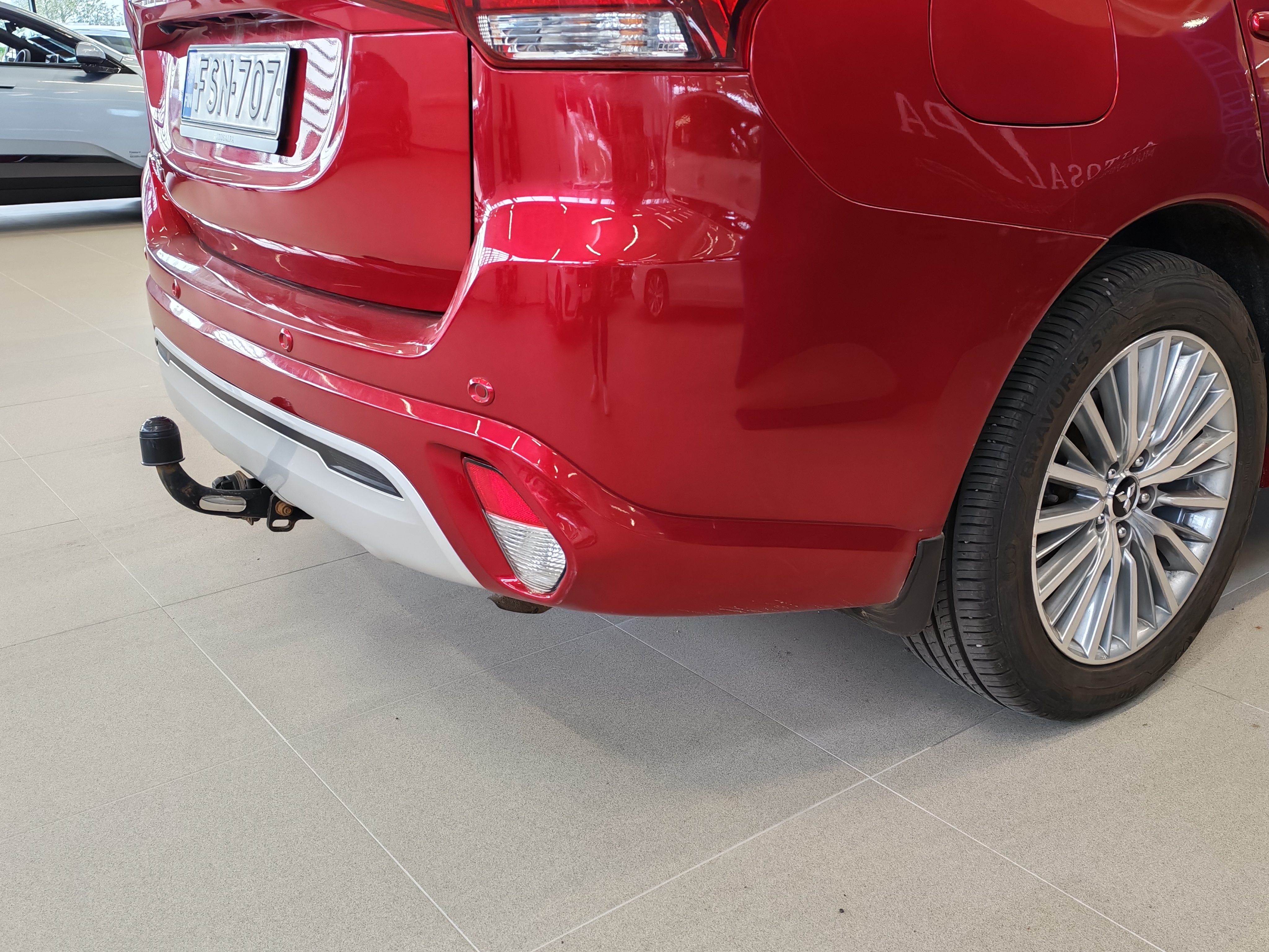 Mitsubishi OUTLANDER PHEV INSTYLE 4WD 5P TAKUU 12KK/20TKM