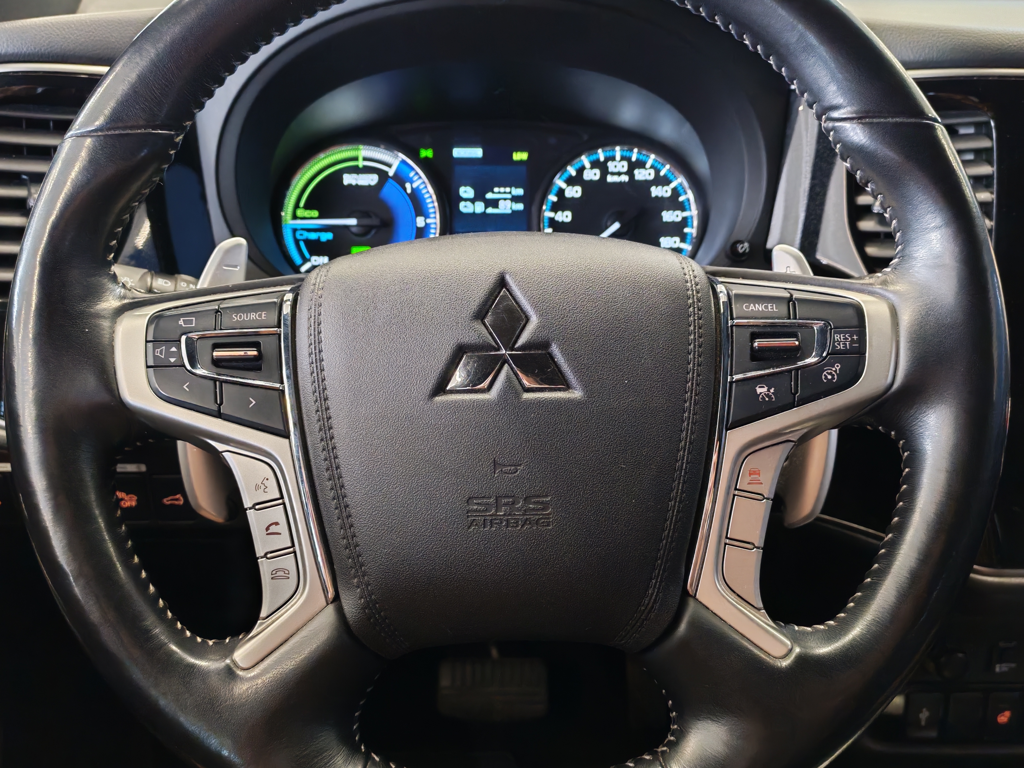 Mitsubishi OUTLANDER PHEV INSTYLE 4WD 5P TAKUU 12KK/20TKM
