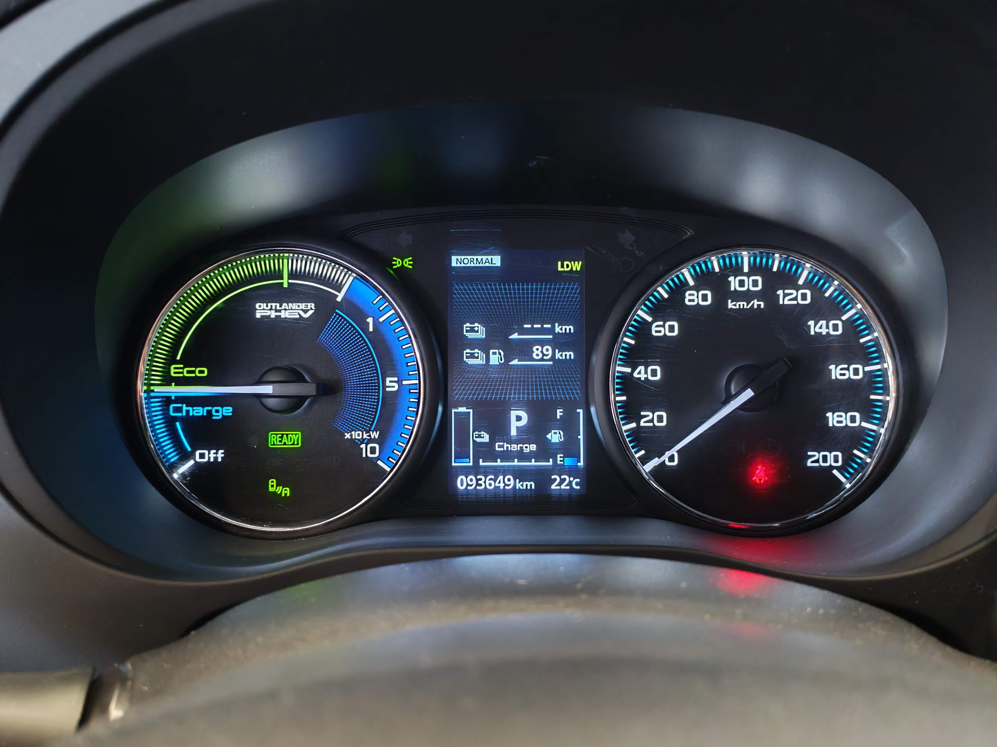 Mitsubishi OUTLANDER PHEV INSTYLE 4WD 5P TAKUU 12KK/20TKM